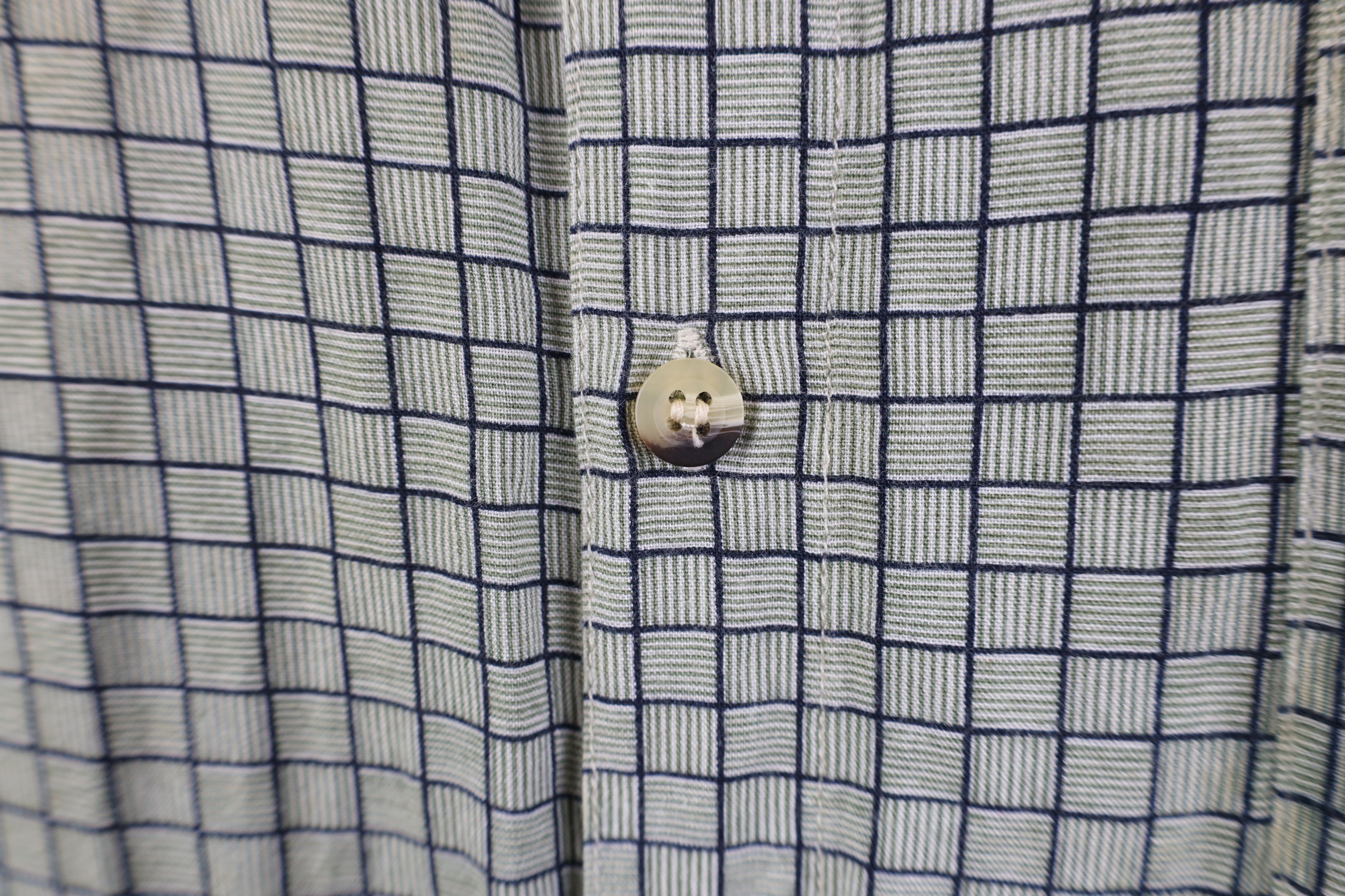 Vintage Vintage 90s Streetwear Gabardine Short Sleeve Button Shirt Size US L / EU 52-54 / 3 - 9 Thumbnail