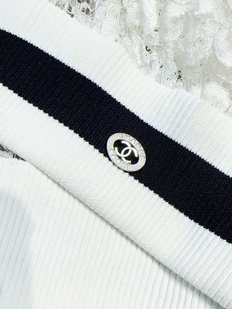 Chanel Chanel 17P white 36 yards black edge hollow V-neck long-sl Size XS / US 0-2 / IT 36-38 - 5 Thumbnail