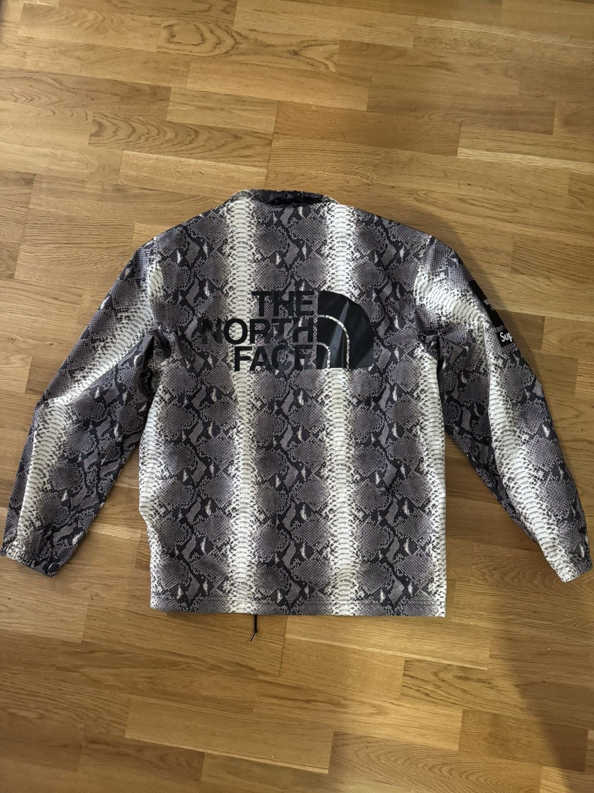 Supreme × The North Face Supreme The North Face Snakeskin Taped Seam Coaches Jacket Size US S / EU 44-46 / 1 - 6 Thumbnail