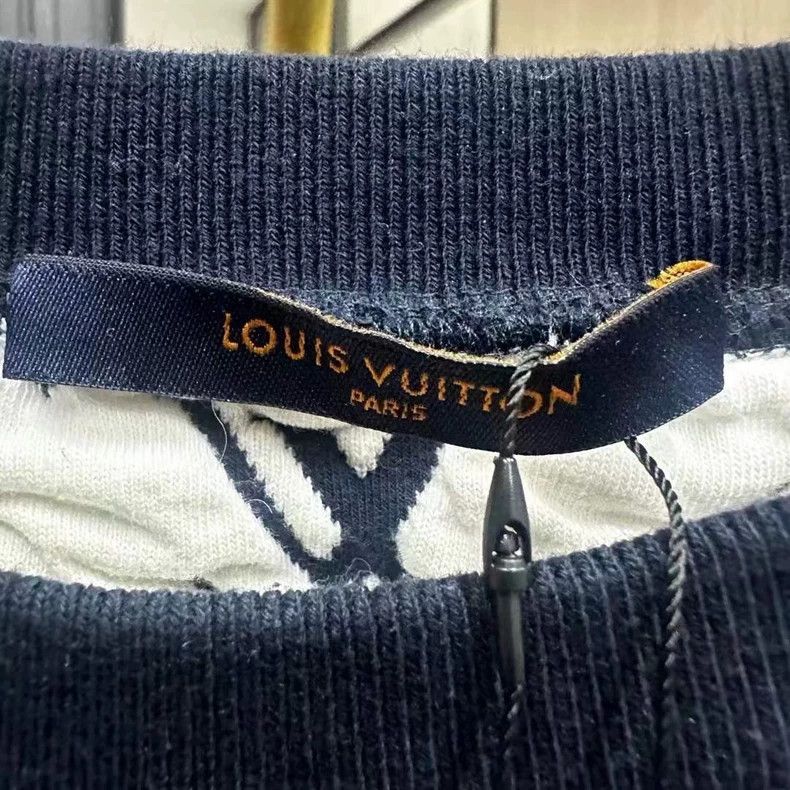 Louis Vuitton Louis Vuitton Full print of old flower sweatshirt 2504-Next Size US S / EU 44-46 / 1 - 2 Thumbnail