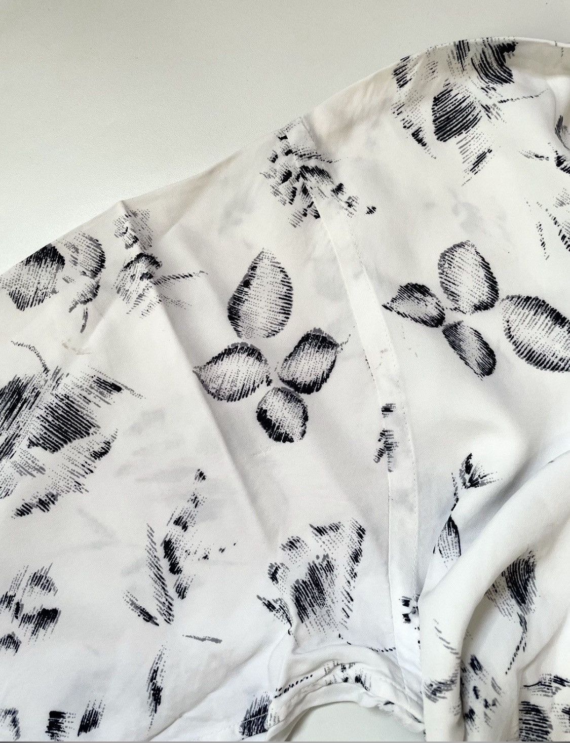 Yohji Yamamoto TAX FREE 🇺🇸 yohji yamamoto y’s for men flowy printed shirt Size US L / EU 52-54 / 3 - 4 Thumbnail