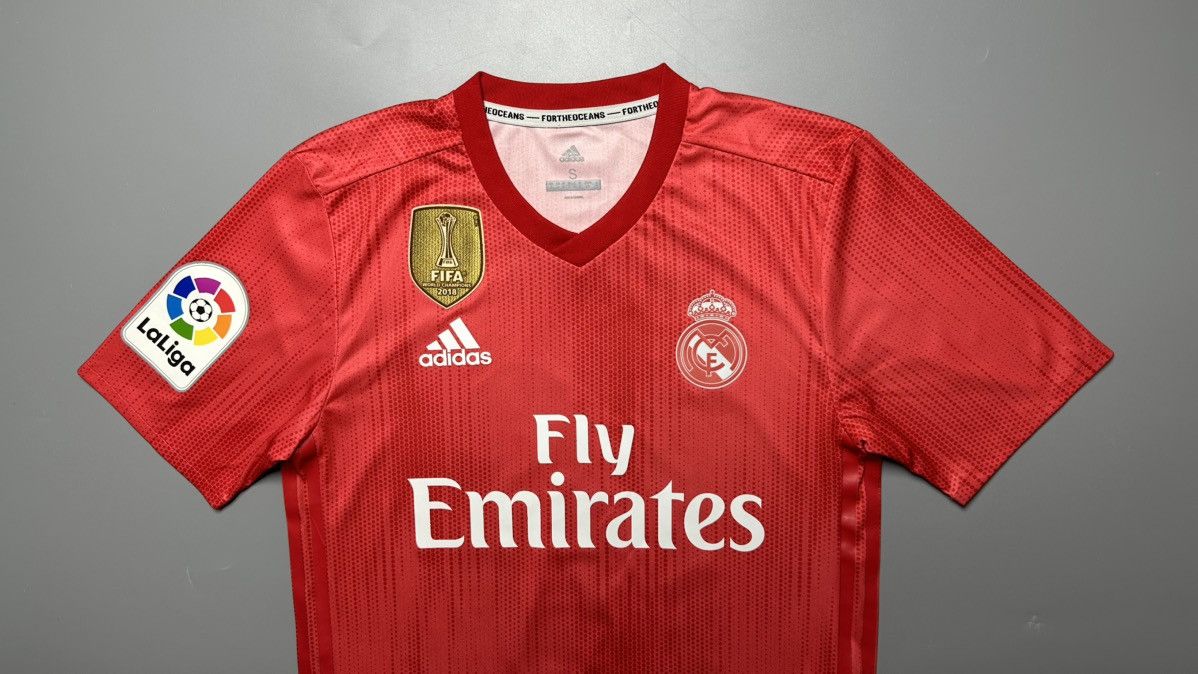 Adidas REAL MADRID ADIDAS x PARLEY 2018/2019 3rd JERSEY #10 MODRIC Size US S / EU 44-46 / 1 - 3 Thumbnail