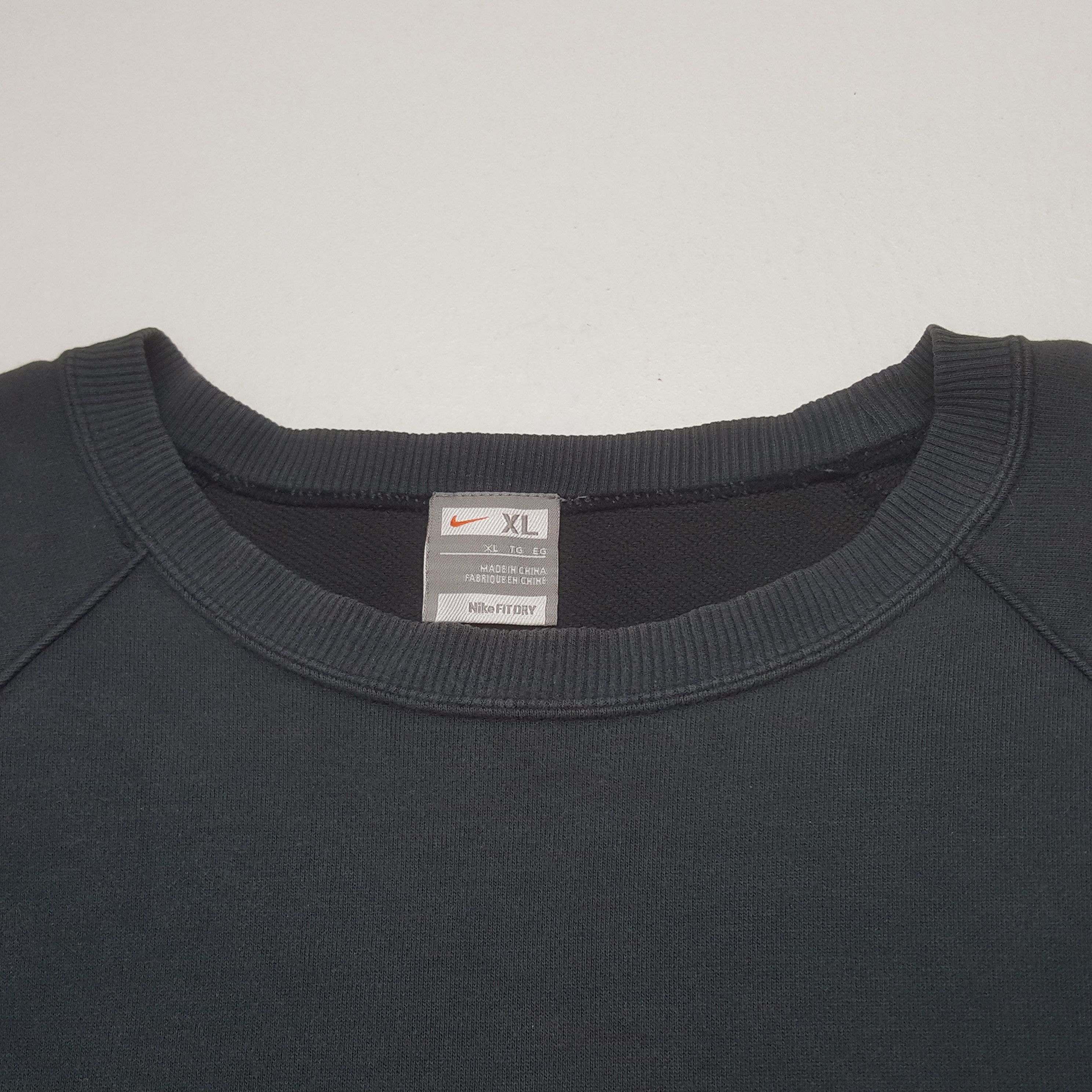 Nike Vintage Nike Small Embroidery Logo Sweatshirt Size US L / EU 52-54 / 3 - 4 Thumbnail