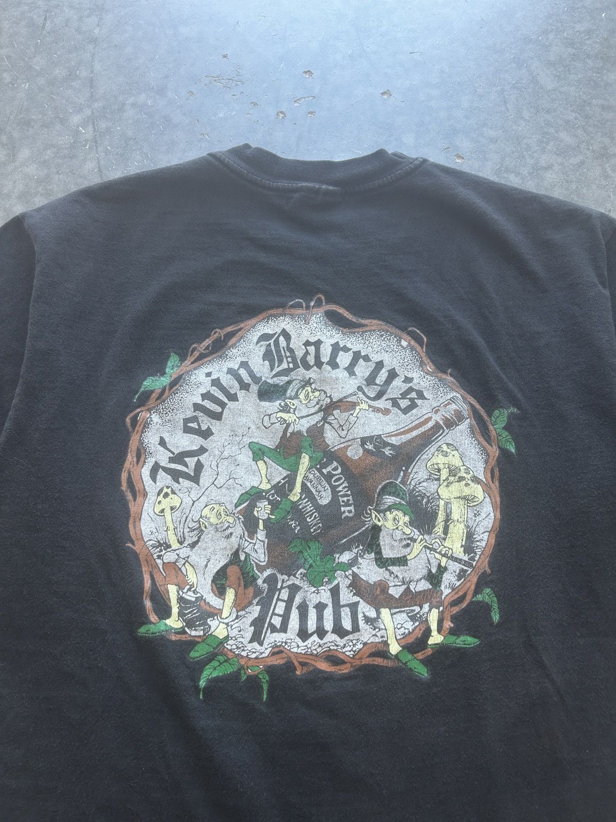 Vintage Vintage Y2K Kevin Barry’s Pub Graphic Tee Faded Black Size US M / EU 48-50 / 2 - 1 Thumbnail
