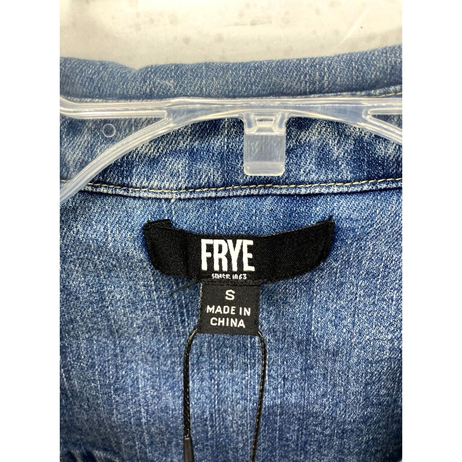 Frye Frye Denim Shirt Men Size Small Blue Button Long Sleeve Stretch Medium Wash NWT Shirt Size US S / EU 44-46 / 1 - 7 Thumbnail