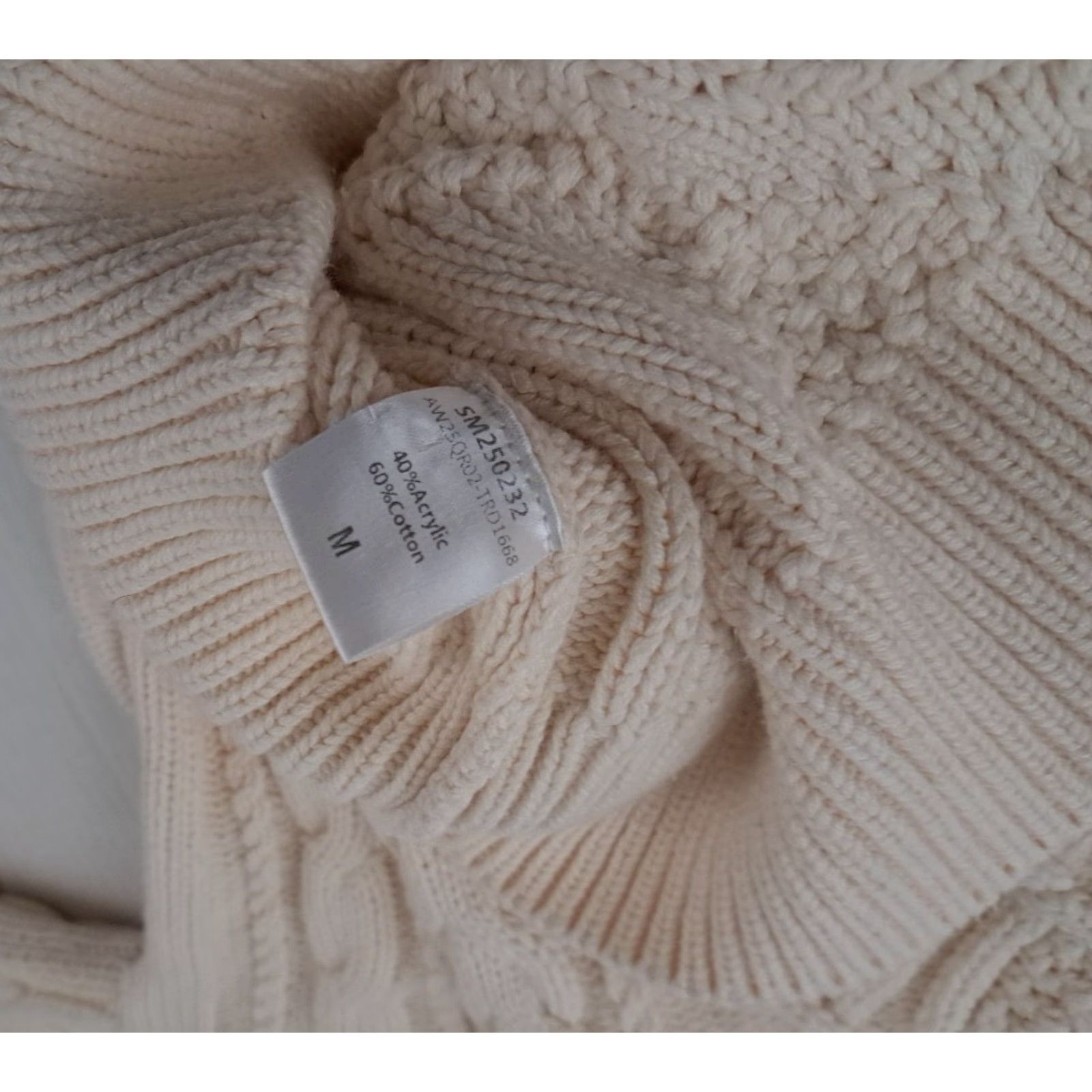 Vintage VINTAGE Cable-Knit White Woman Long Sleeve Sweater M Cotton Blend Pullover Winter Season Women Grade Regular Size M / US 6-8 / IT 42-44 - 4 Thumbnail