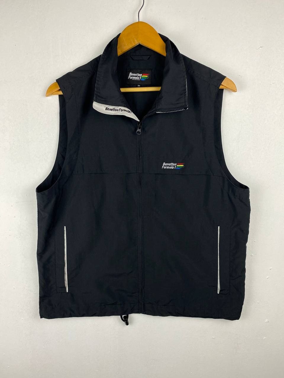 United Colors Of Benetton benetton formula 1 vest nice design Size US M / EU 48-50 / 2 - 1 Thumbnail