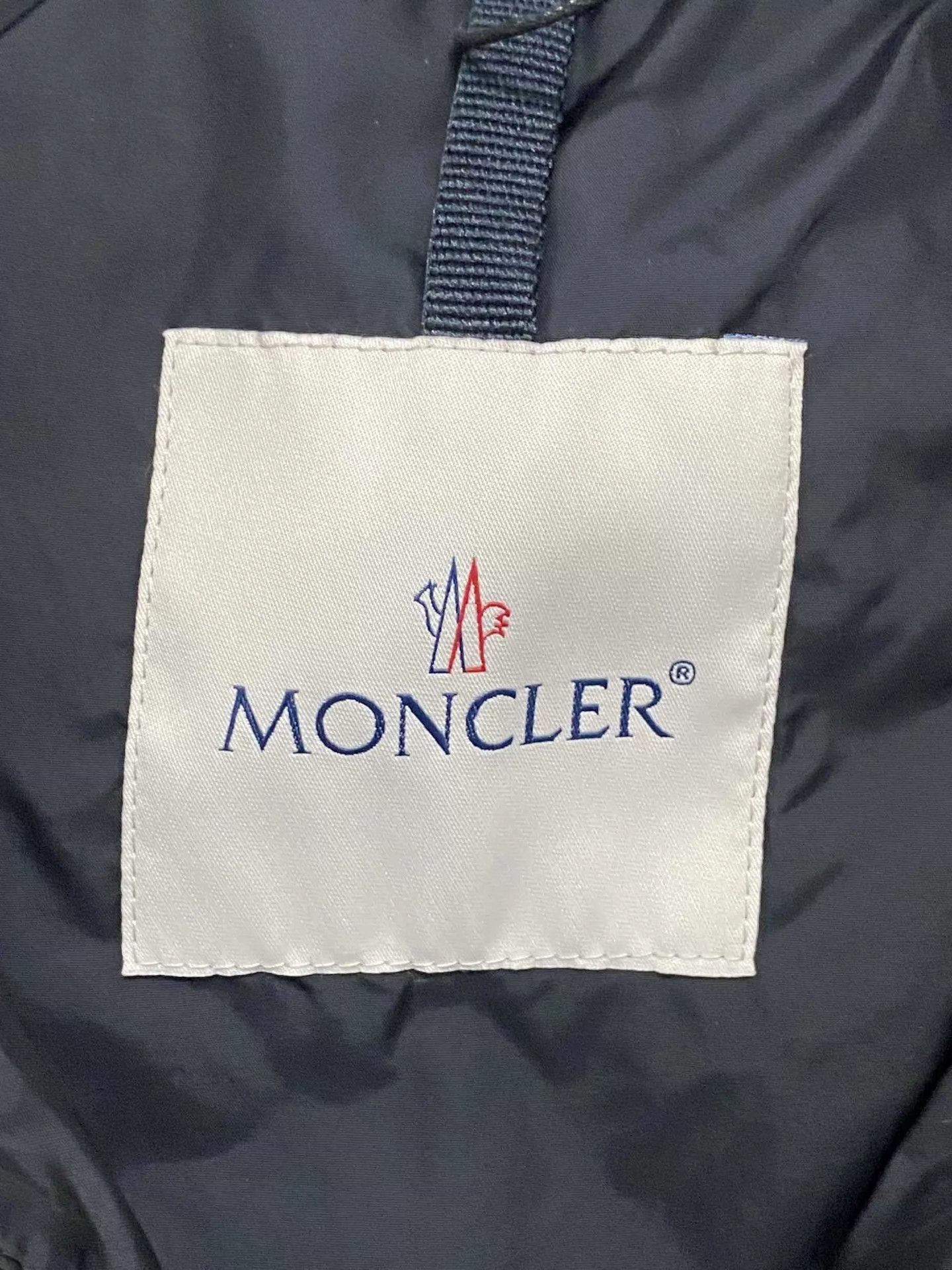 Moncler Moncler Averole Short Stand Collar Down Jacket 3 Size M / US 6-8 / IT 42-44 - 4 Thumbnail