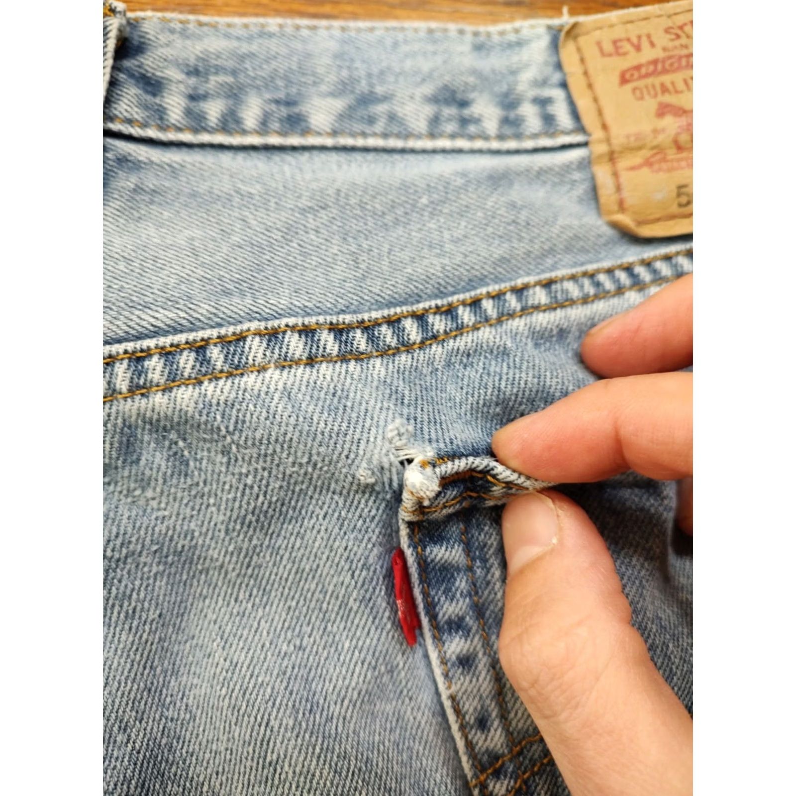 Levi's VINTAGE Levi's 560 Jeans Mens 34x33 Loose Fit Taper Leg Light Blue Denim 5-Pocket Grooved Belt Loops Streetwear Retro 90s Motorcycle Western Rock N/A Size US 34 / EU 50 - 5 Thumbnail
