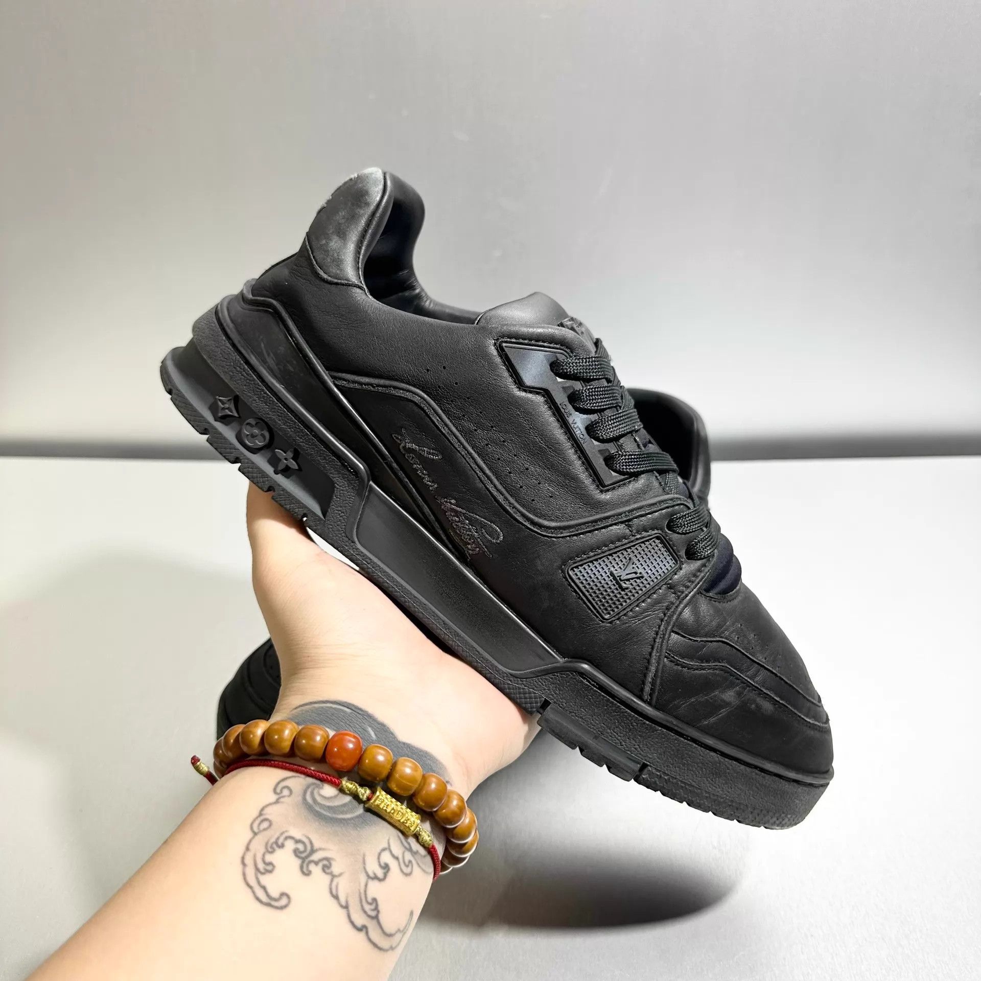 Louis Vuitton LV Trainer Distressed Black 8/42 Barely used Size US 9 / EU 42 - 8 Thumbnail