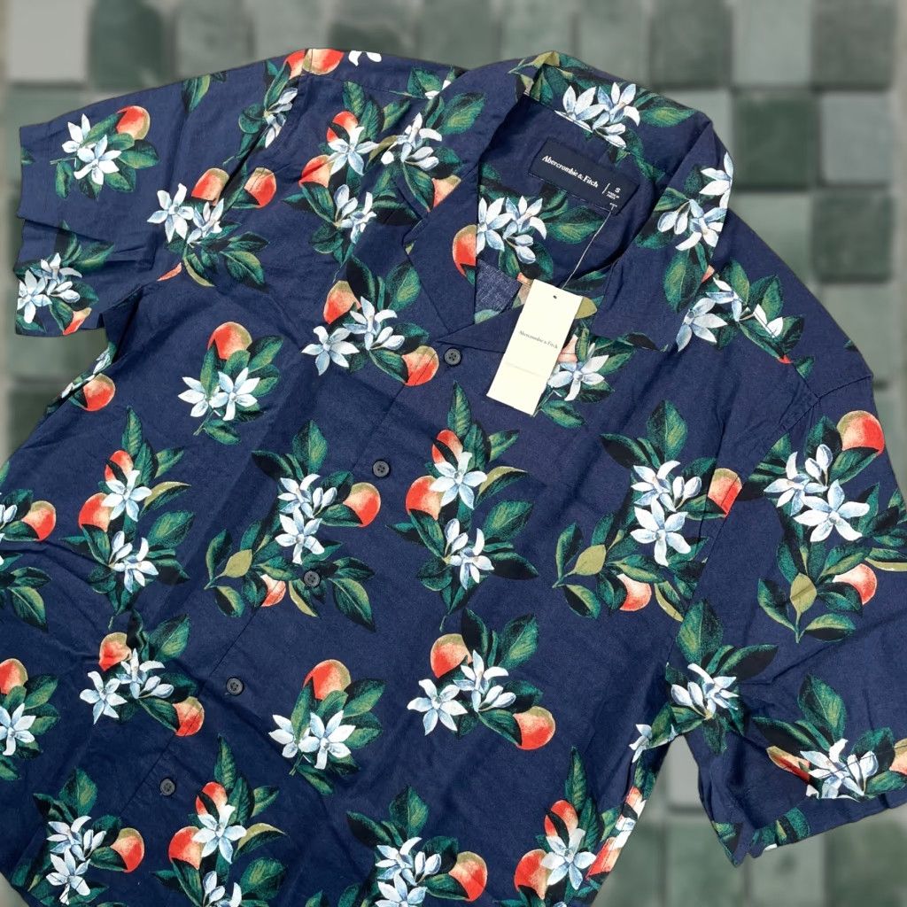 Abercrombie & Fitch Abercrombie & Fitch Hawaiian Camp Shirt Men Small Blue Multi Floral SS NWT 0 Size US S / EU 44-46 / 1 - 1 Thumbnail