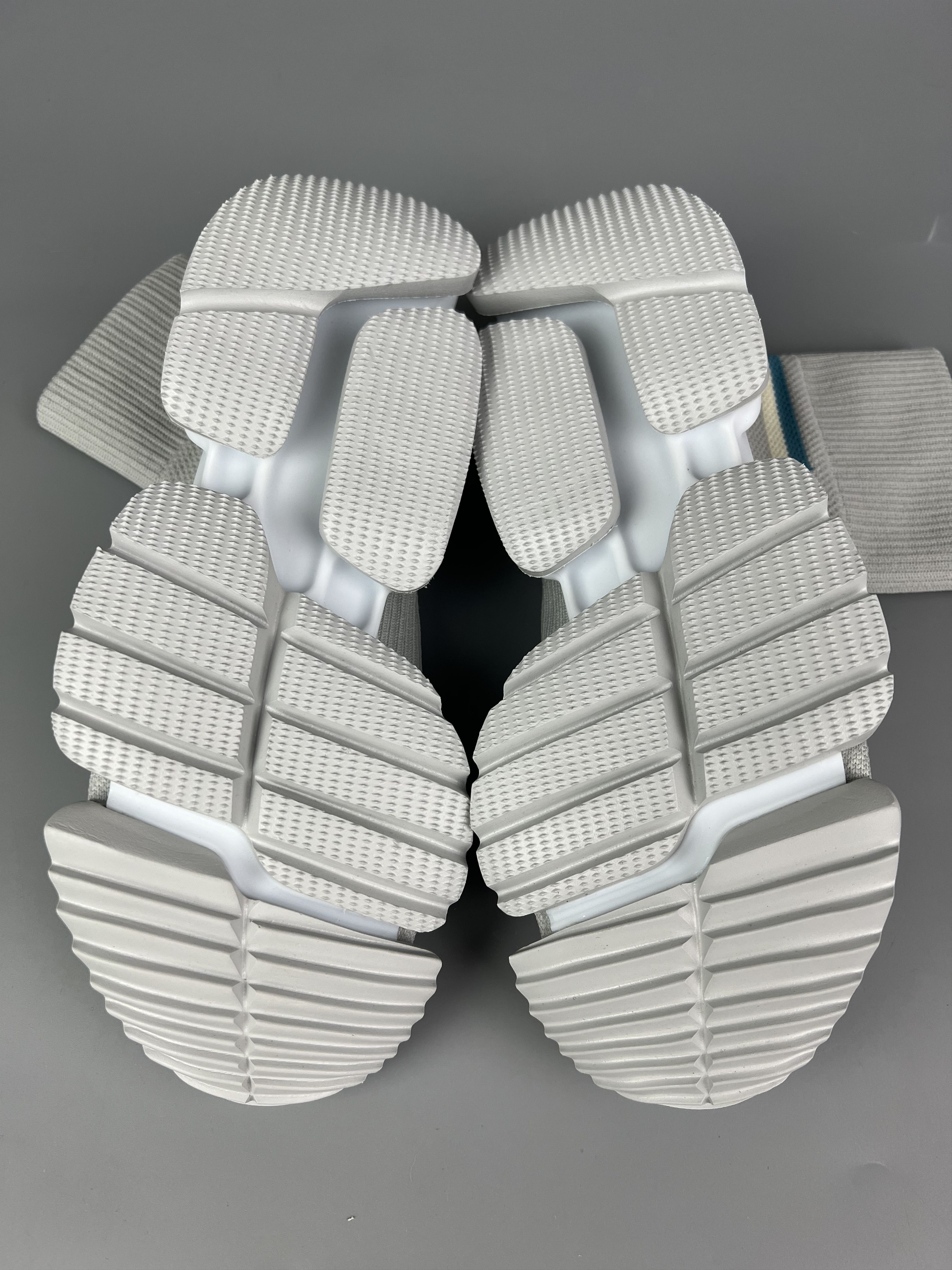 Reebok Reebok Sock Run R Gray Sneaker Trainers Women's Size US6 UK5 Size US 7 / IT 37 - 6 Thumbnail