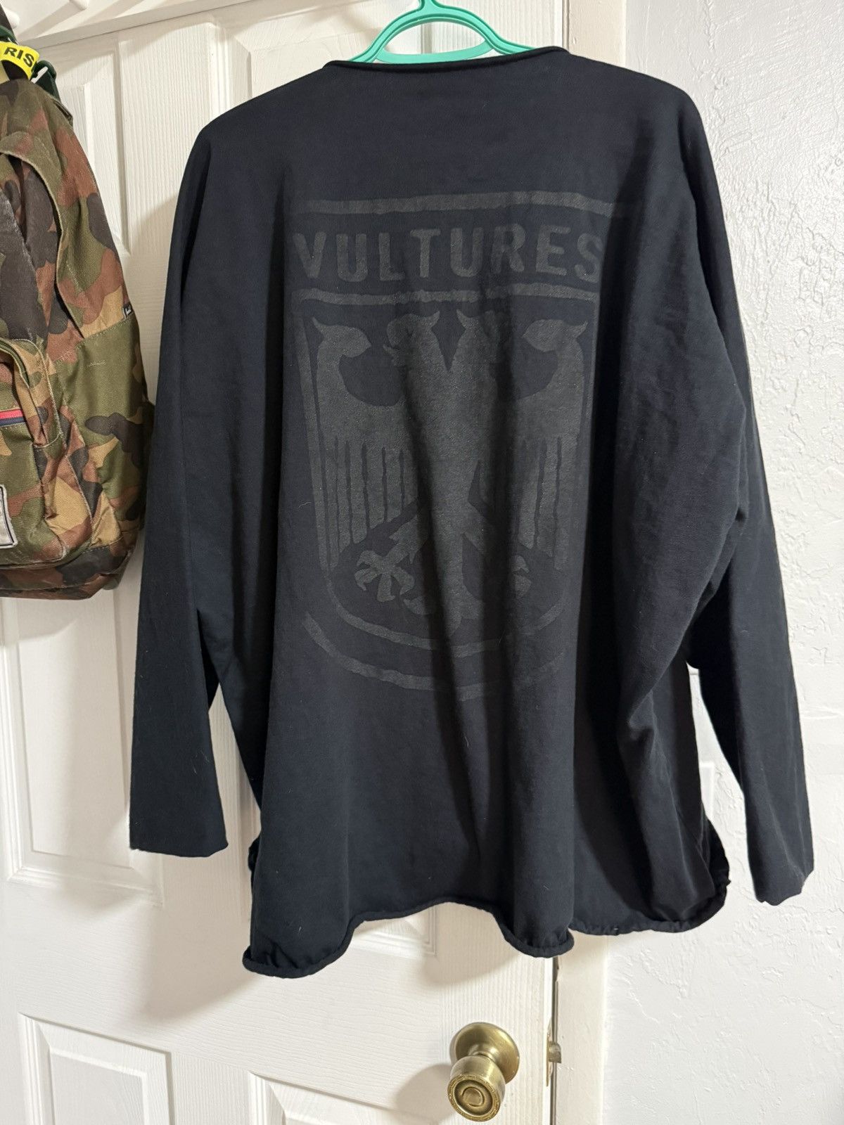 Yeezy Yeezy vultures longsleeve Size US XXL / EU 58 / 5 - 2 Thumbnail