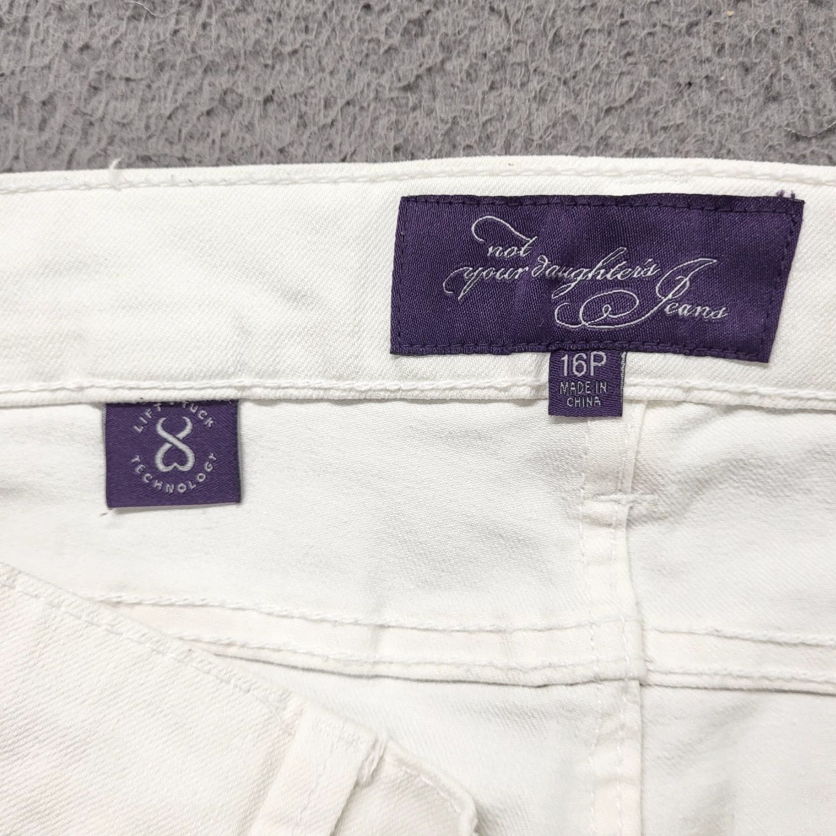 NYDJ VINTAGE? No — NYDJ Capris Jeans Women 16P Denim Chloe Bling Outline White 5-Pocket Stretch Regular NYDJ Chloe USA Preppy City 16P Womens Capris Jeans Size 38" / US 16 / IT 52 - 2 Thumbnail