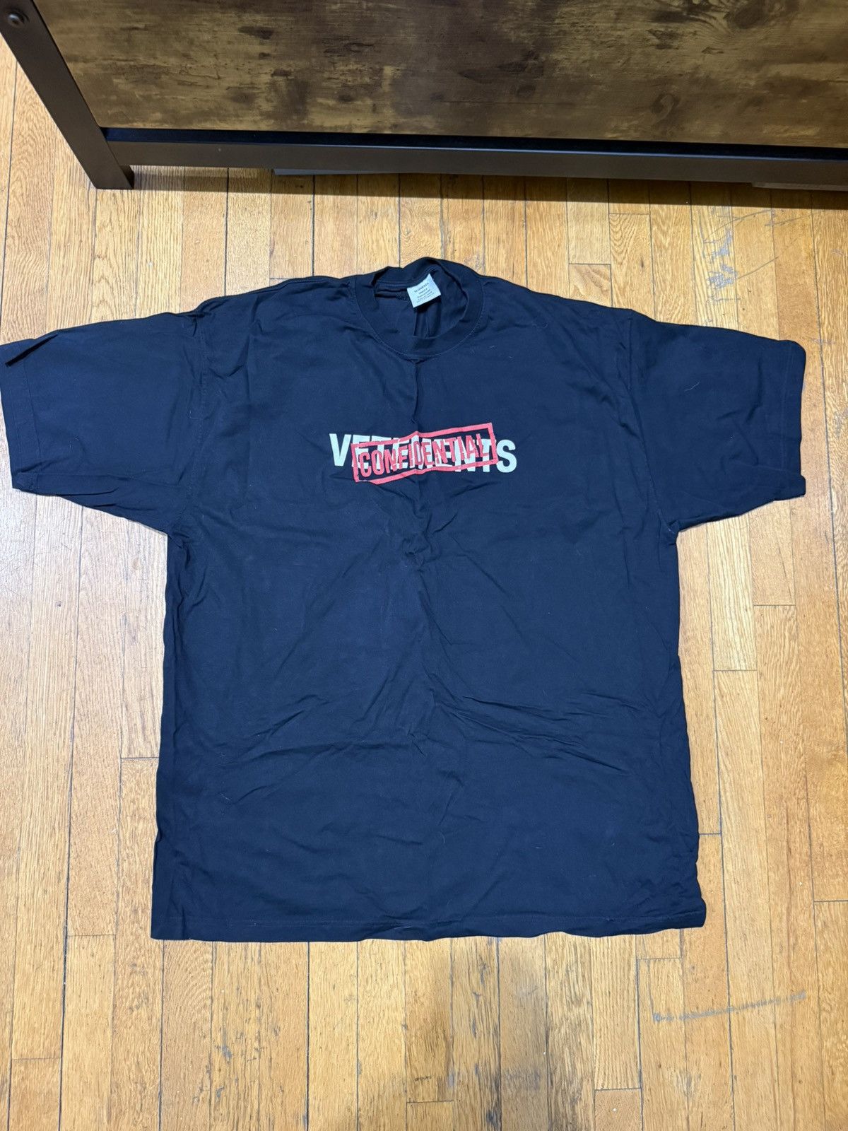Vetements Vetements Limited Edition “Confidential” Tee Sz. l Size US L / EU 52-54 / 3 - 1 Thumbnail