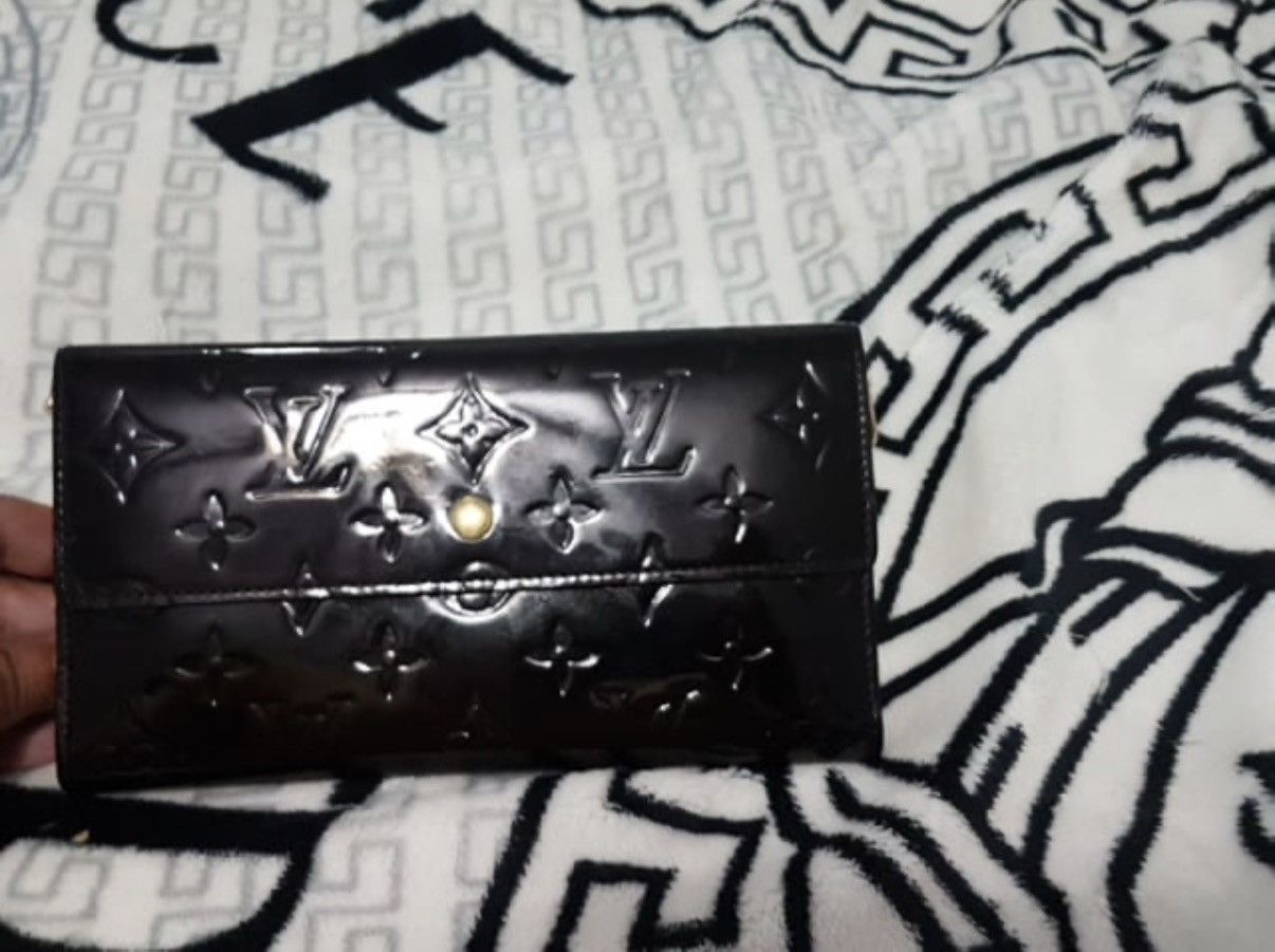 Louis Vuitton Louis Vuitton Vernise Leather Sarah Wallet Chain Crossbody Size ONE SIZE - 2 Thumbnail