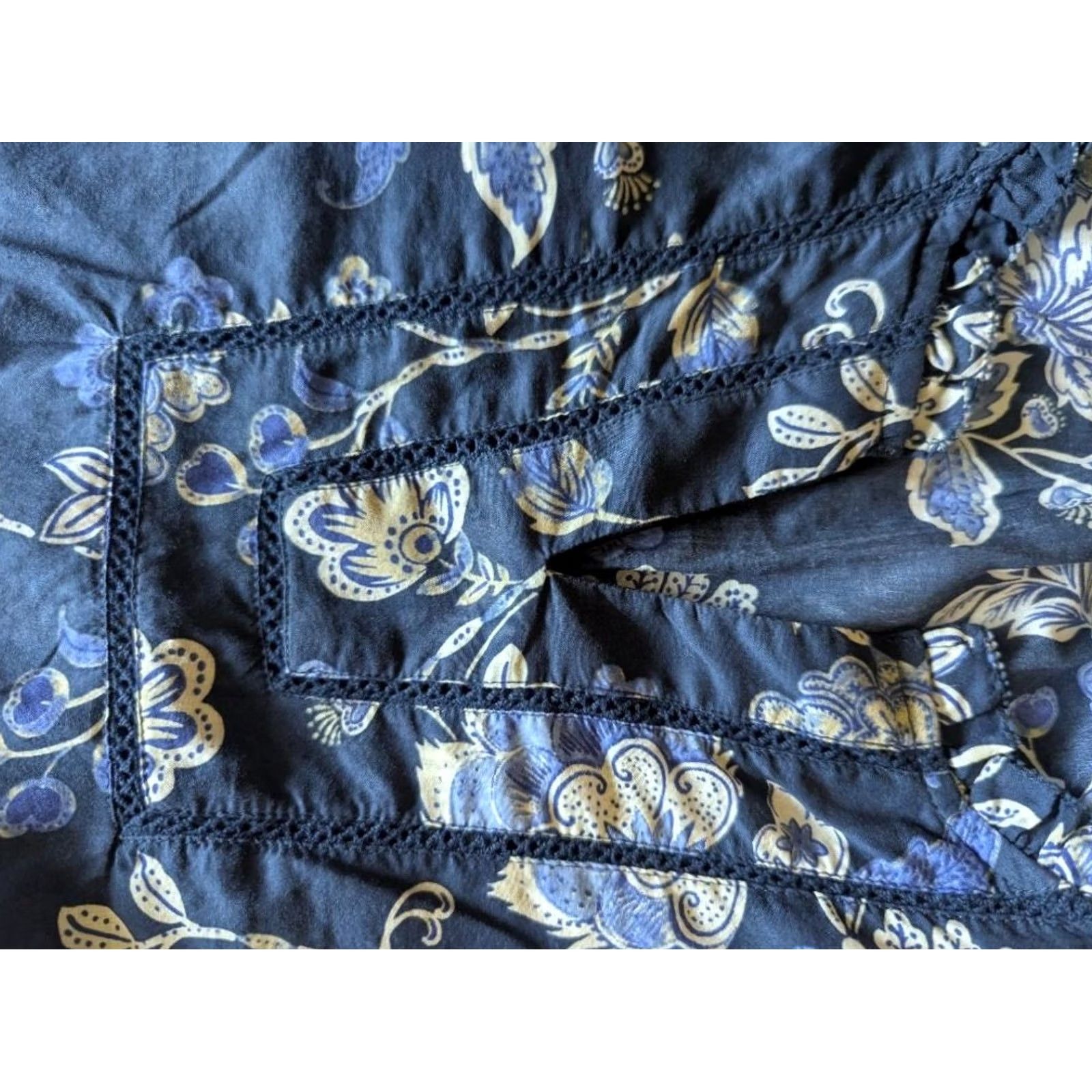 Talbots Talbots Blouse Long Sleeve Navy Floral Peasant Top Women MP Preppy 100% Cotton EUC Ladies Petite Blue Size M / US 6-8 / IT 42-44 - 6 Thumbnail