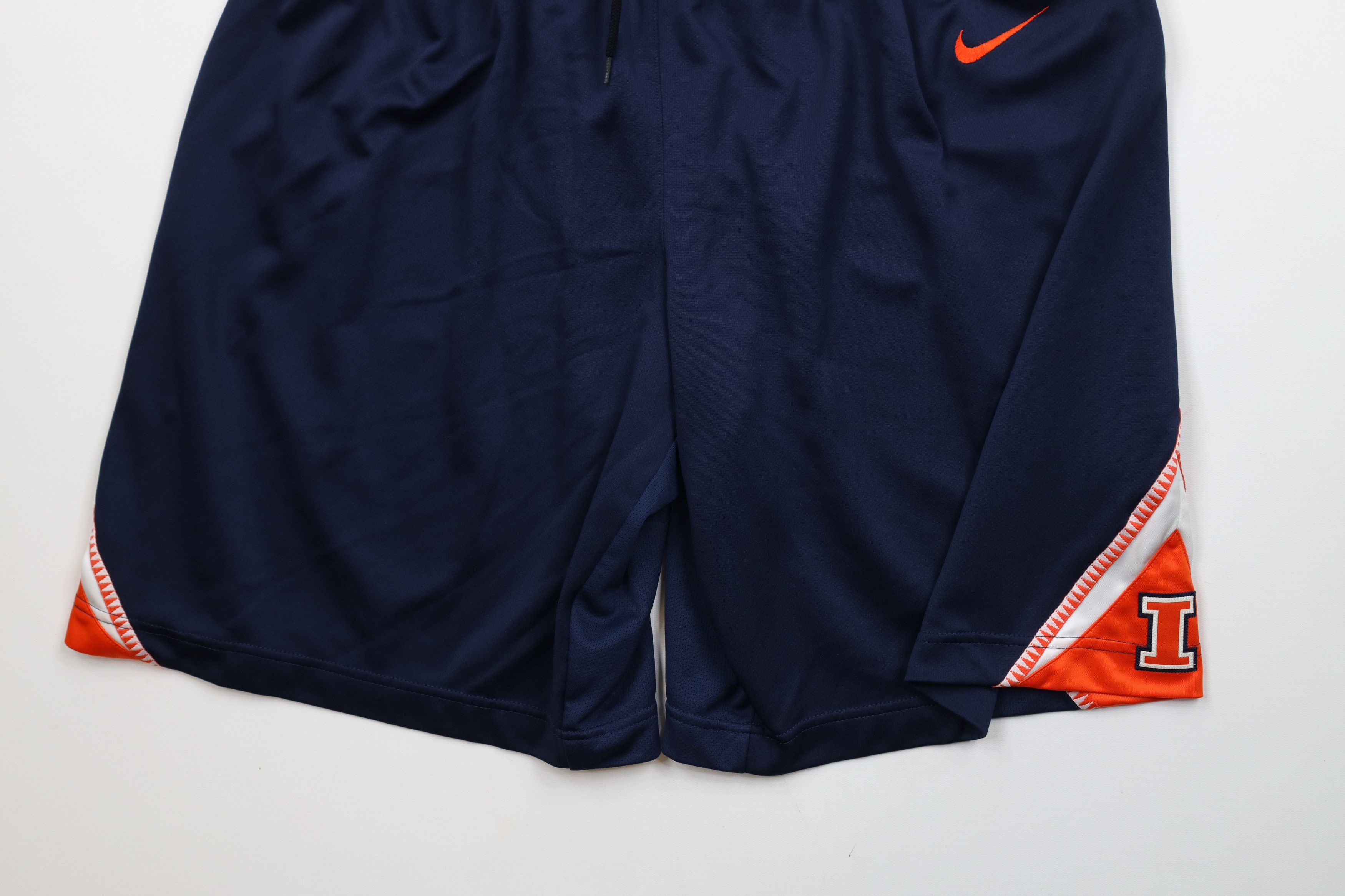 Nike × Vintage Nike Authentics Game Worn University of Illinois Shorts Size US 32 / EU 48 - 4 Thumbnail