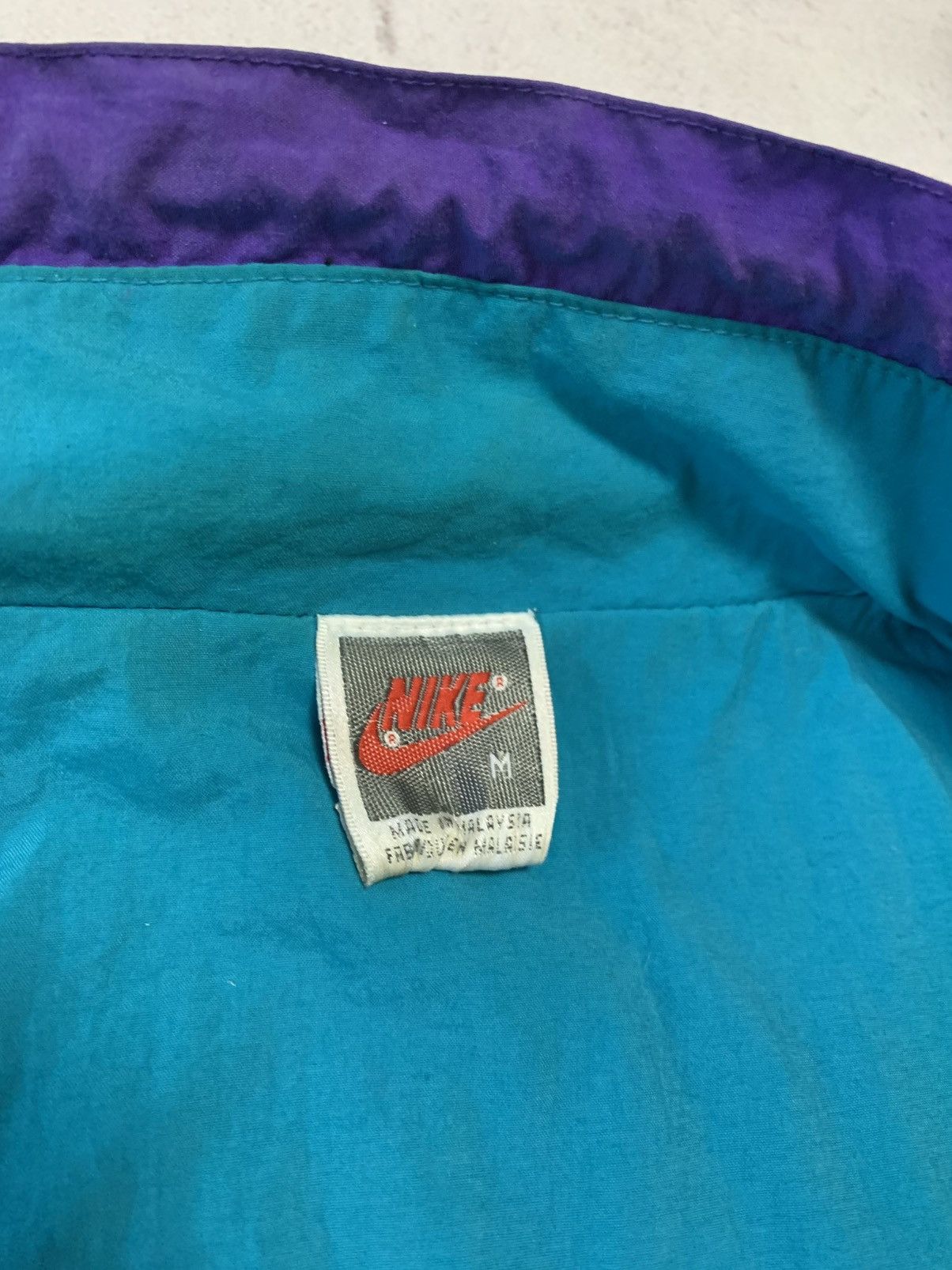 Vintage Vintage Nike Jacket Nylon Windbreaker Baggy Swoosh Y2K 90s Size US M / EU 48-50 / 2 - 12 Thumbnail