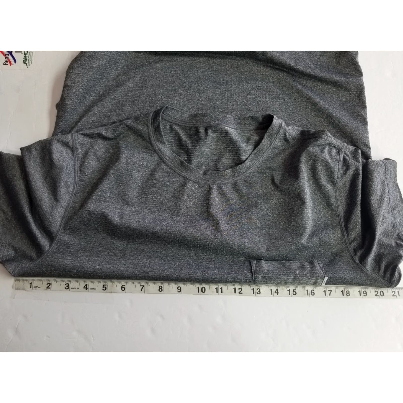 Vuori Vuori T-Shirt Tradewind Performance Tee Short Sleeve Stretch Men Size M Gray solid Crew Neck Activewear Logo Size US M / EU 48-50 / 2 - 3 Thumbnail