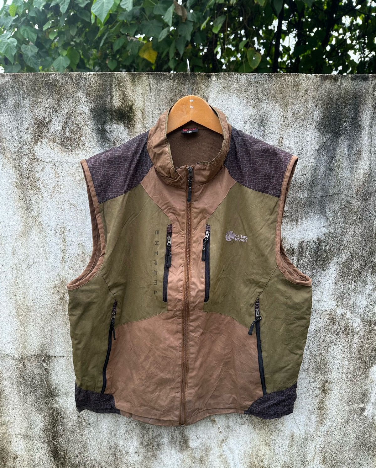 Outdoor life vest store