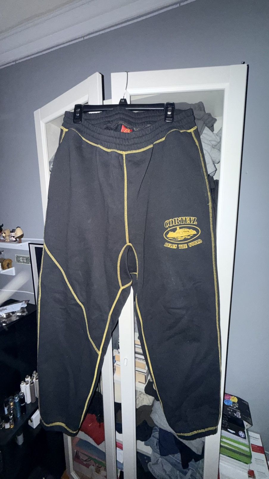 Corteiz Corteiz Rules The World Black Yellow Stitch Cuff Sweatpants Size US 32 / EU 48 - 1 Thumbnail
