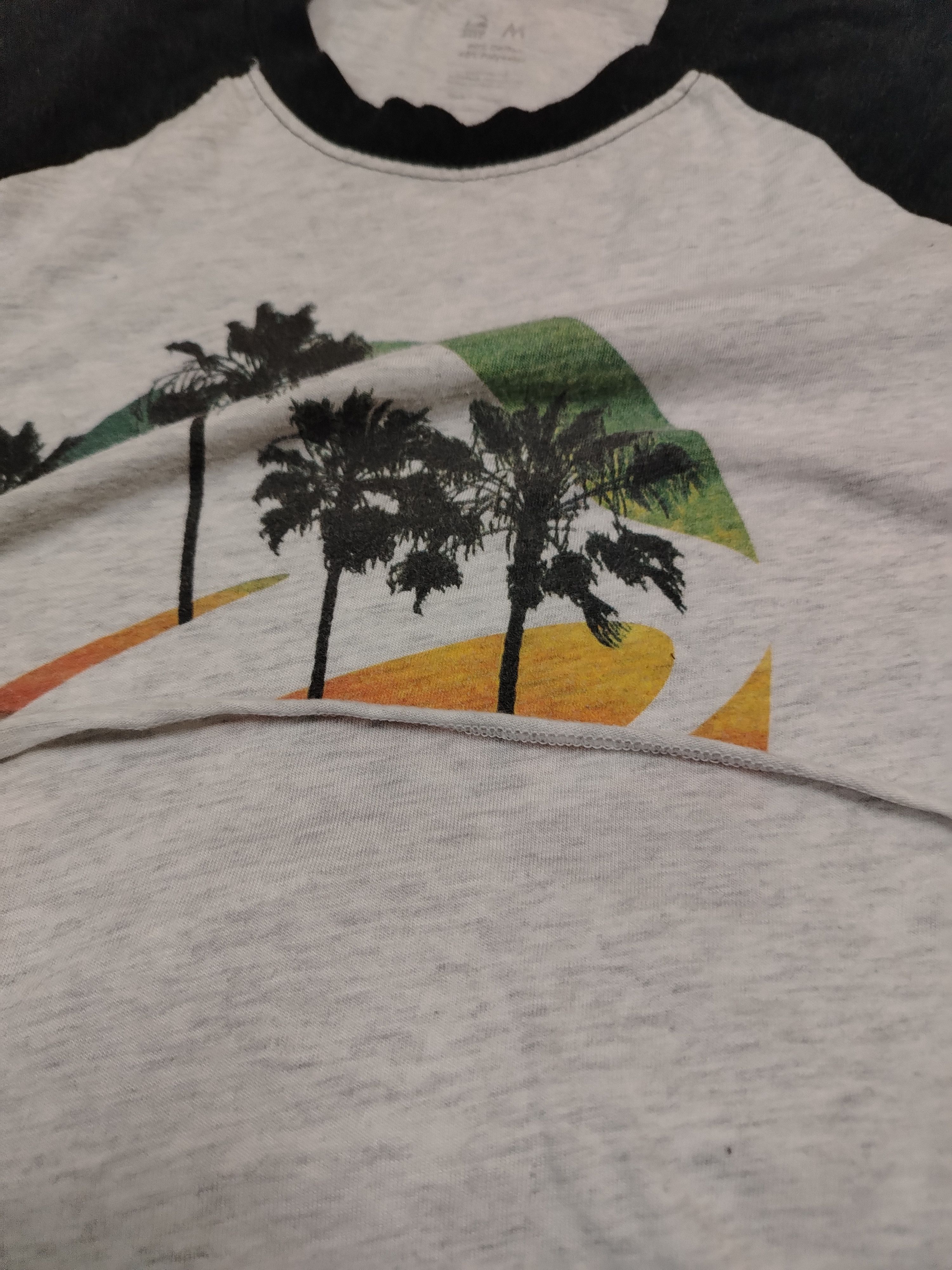Designer Taco Bell Raglan 3 quarter Size US M / EU 48-50 / 2 - 4 Thumbnail