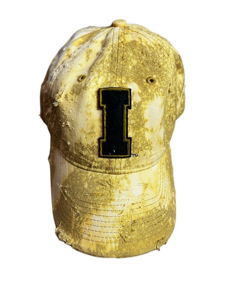 Vintage Vintage 1990's Iowa Hawkeyes Distressed Strapback Dad Hat Size ONE SIZE - 1 Thumbnail