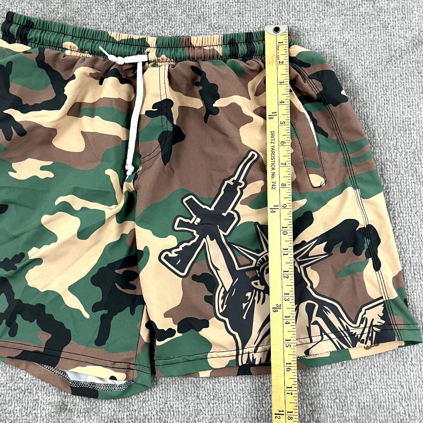 Vintage GREATER HALF Shorts Men L 7" Green Camo Lady Liberty Rifle Gun Workout Gym Casual Activewear Elastic Waist Pockets Breathable Size US 33 - 4 Thumbnail