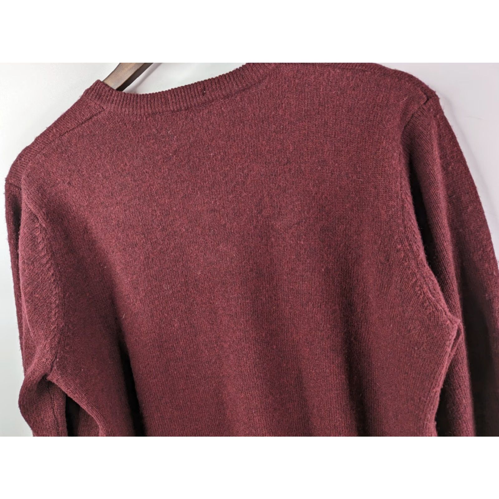 Abercrombie & Fitch VINTAGE Abercrombie & Fitch Sweater Unisex Adults Wool Maroon V-Neck Pullover Knit Size L Size US L / EU 52-54 / 3 - 6 Thumbnail