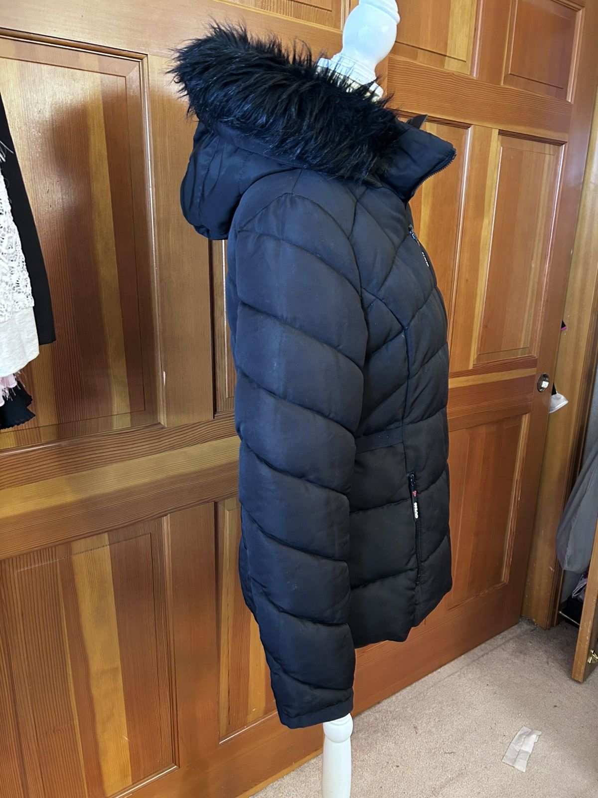 Guess Women’s GUESS Faux Fur Trim Hooded Puffer Jacket Size M / US 6-8 / IT 42-44 - 6 Thumbnail