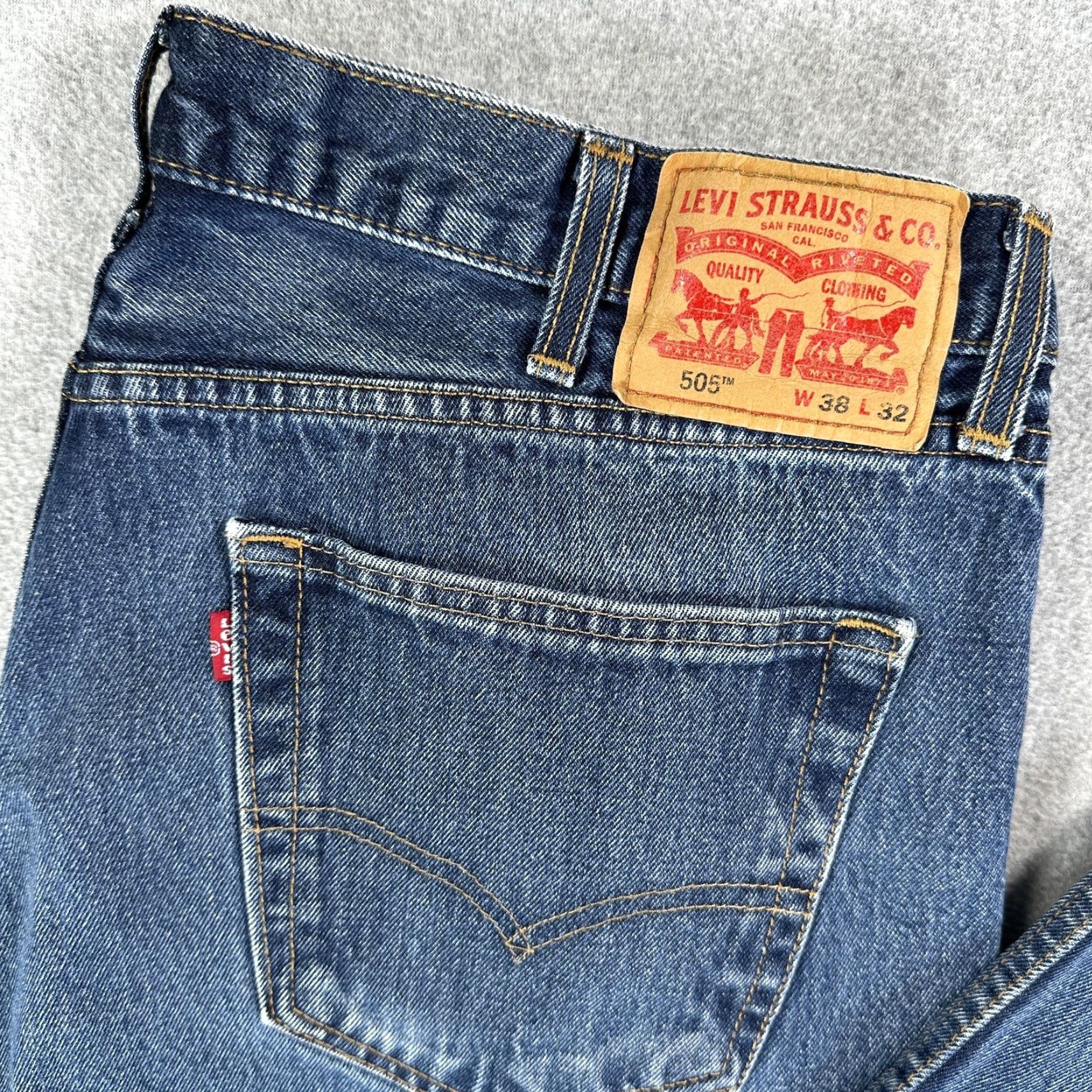 Levi's Levis 505 Jeans Mens 38x32 Blue Straight Regular Fit Medium Wash Denim Pants Size US 38 / EU 54 - 2 Thumbnail