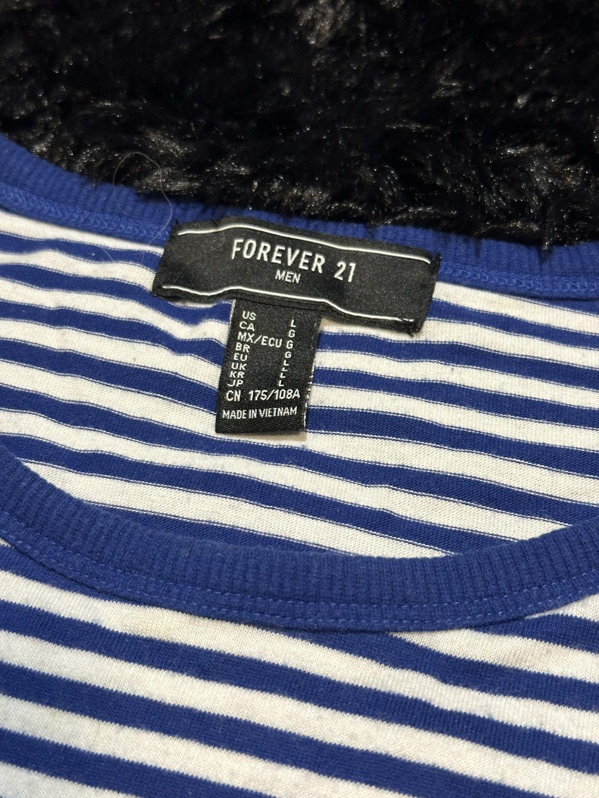 Forever 21 Forever 21 Blue/White Rose shirt Size US L / EU 52-54 / 3 - 2 Thumbnail