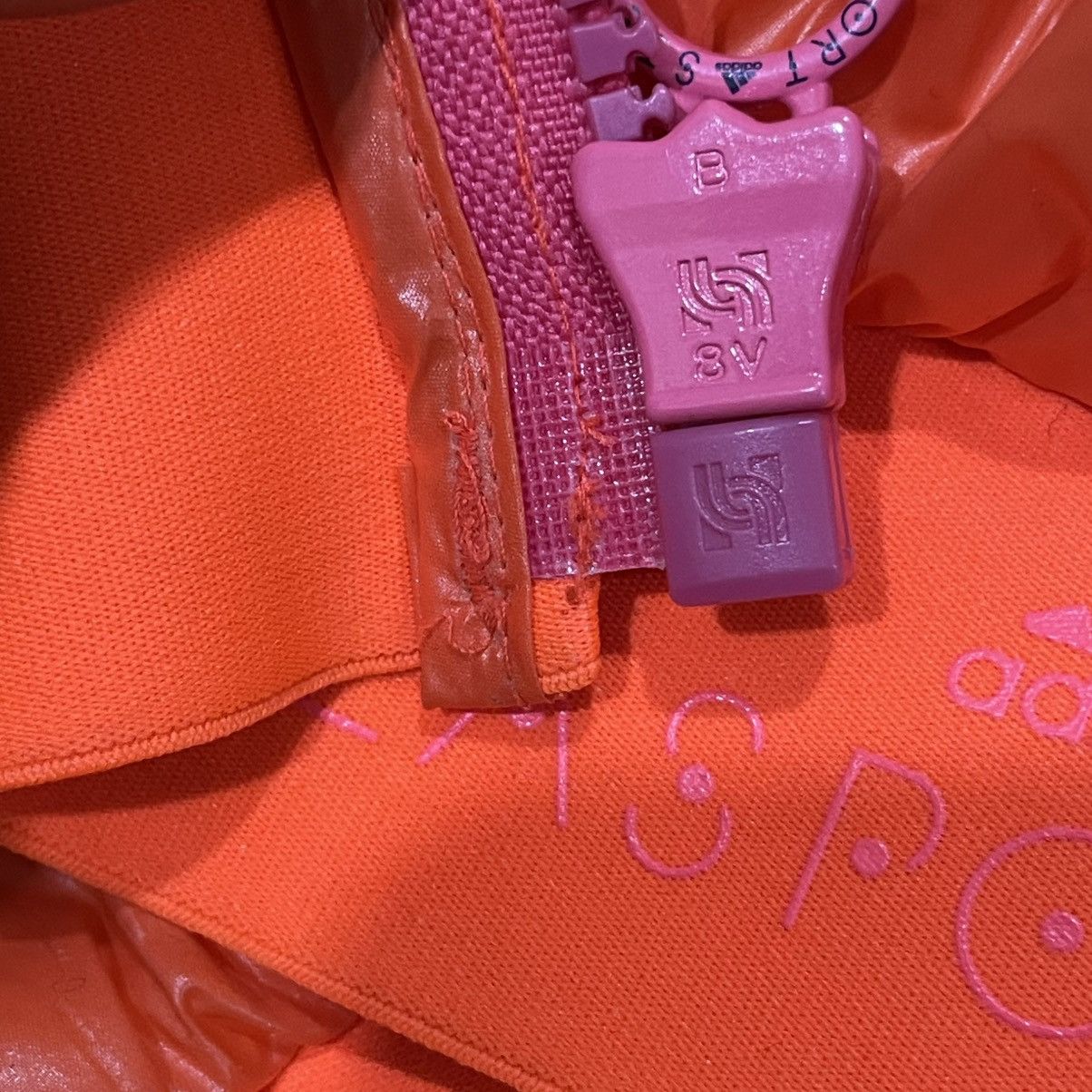 Adidas × Stella McCartney Adidas Stella McCartney StellaSport Hooded Crop Puffer Size L / US 10 / IT 46 - 11 Thumbnail