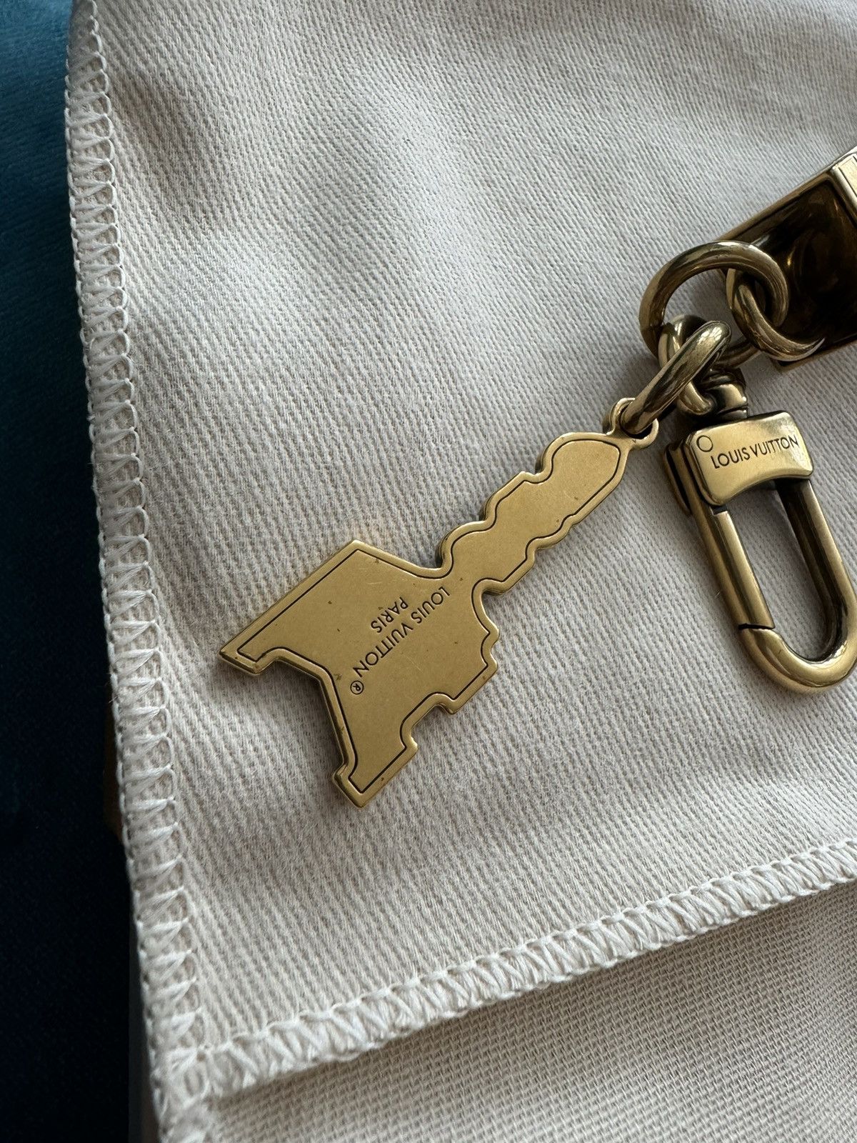 Louis Vuitton × Pharrell DICE LOVERS CHARM Size ONE SIZE - 18 Thumbnail