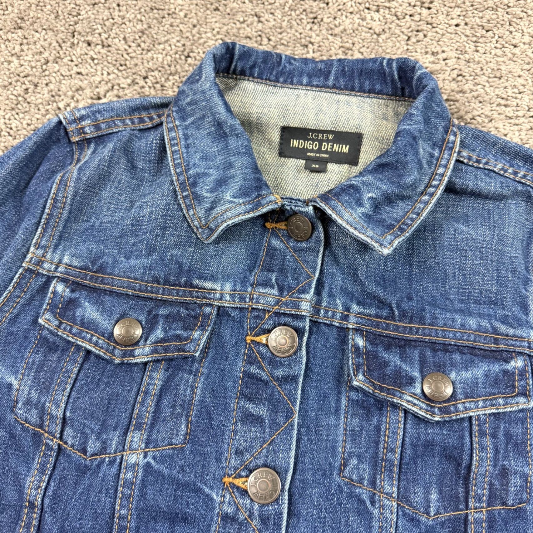 J.Crew J.CREW Denim Jacket Womens XS Blue Indigo Dark Wash Pockets 100% Cotton Jacket XS Womens Blue Denim Trucker Casual Classic Pockets Size XS / US 0-2 / IT 36-38 - 2 Thumbnail