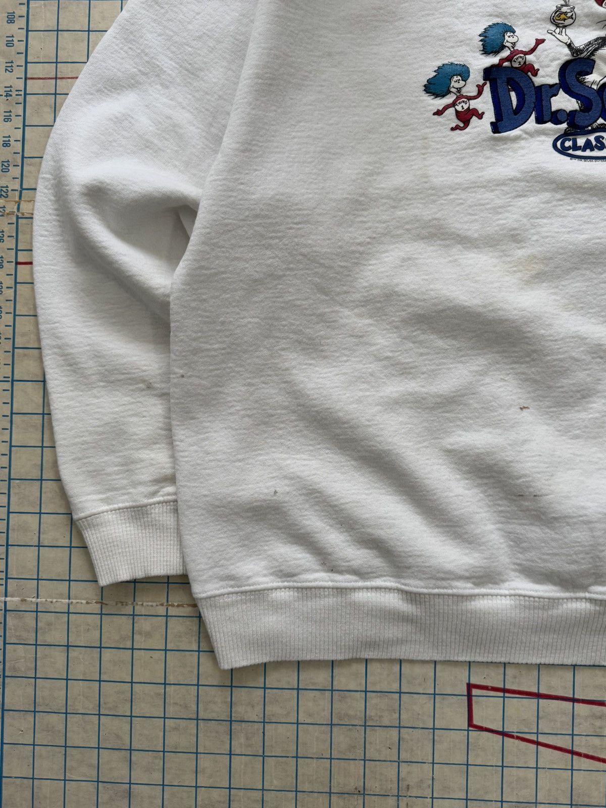 Other × Vintage Vintage 90’s Dr Seuss Crewneck Sweater White Used Fits XL Size US XL / EU 56 / 4 - 5 Thumbnail