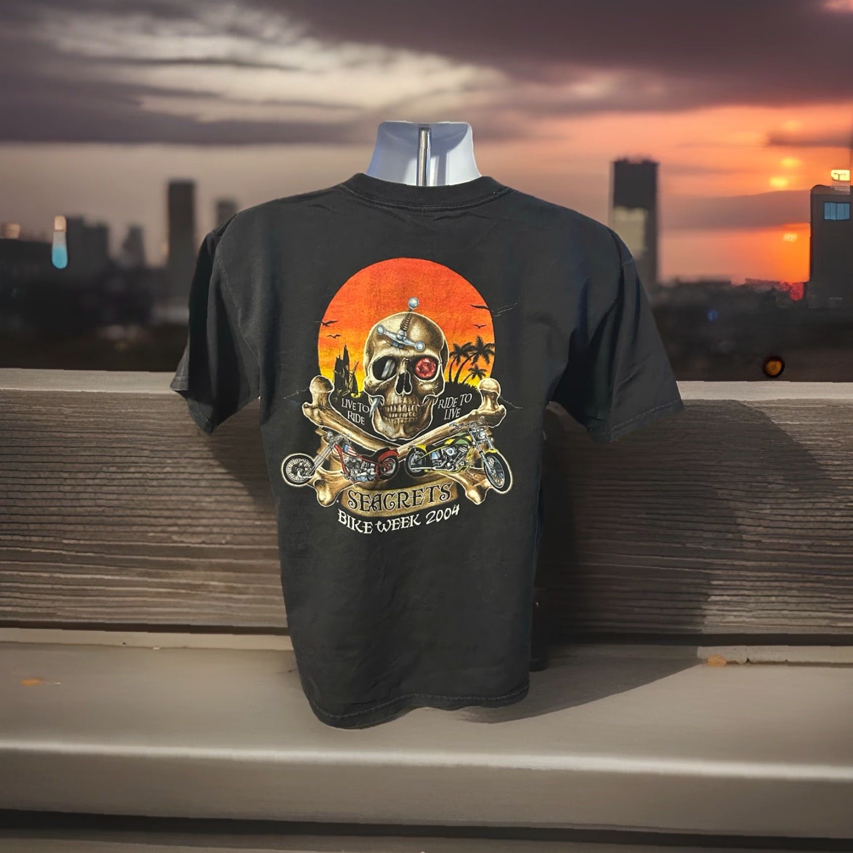 Gildan VINTAGE Gildan T-Shirt Seagrets Ocean City Jamaica USA Bike Week 2004 Black Short Sleeve Men M XS? Size US M / EU 48-50 / 2 - 6 Thumbnail