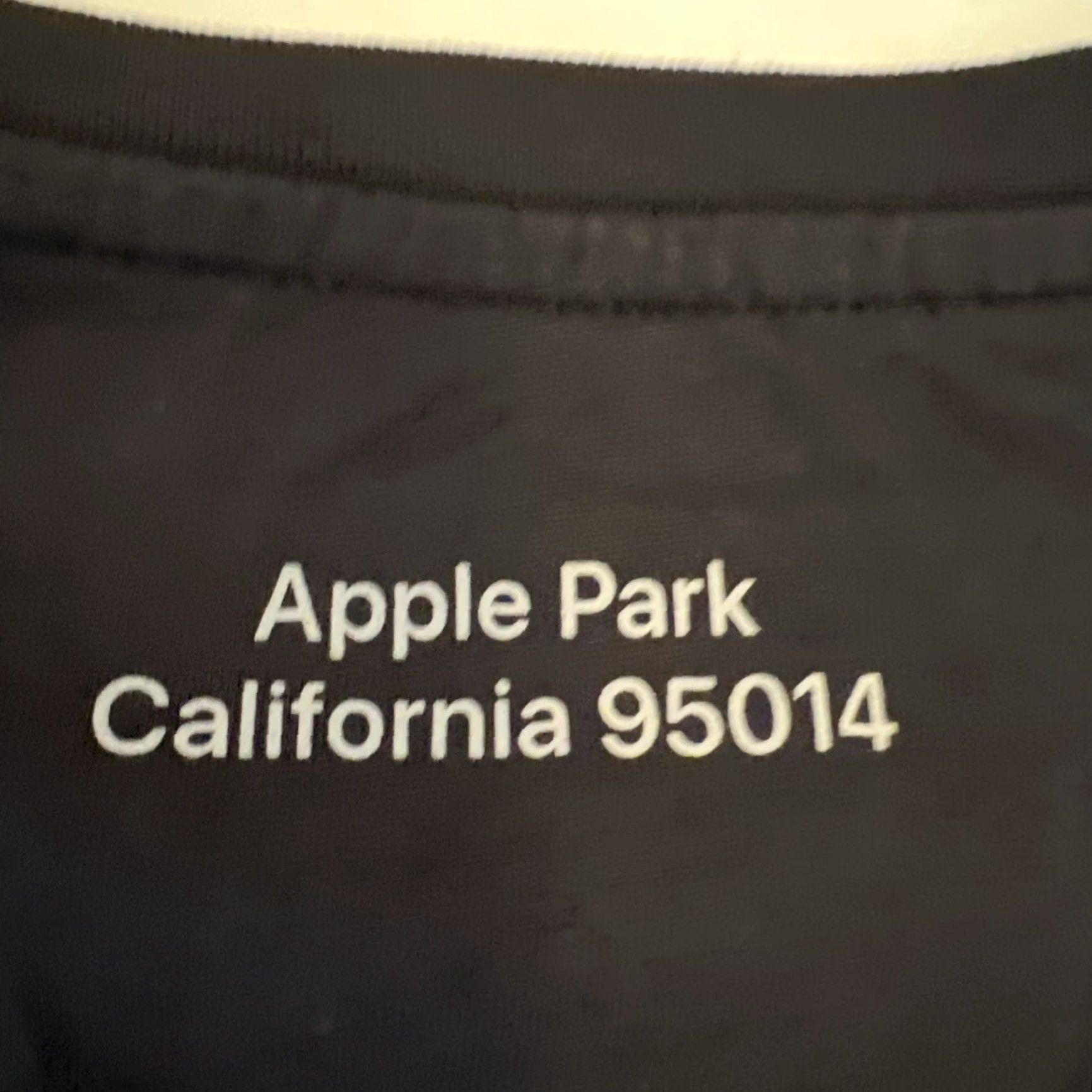 Apple NWOT Apple Park Logo California HQ Offices Parking 95014 Shirt Medium Men Black Cotton Graphic Print Tee Size US M / EU 48-50 / 2 - 4 Thumbnail
