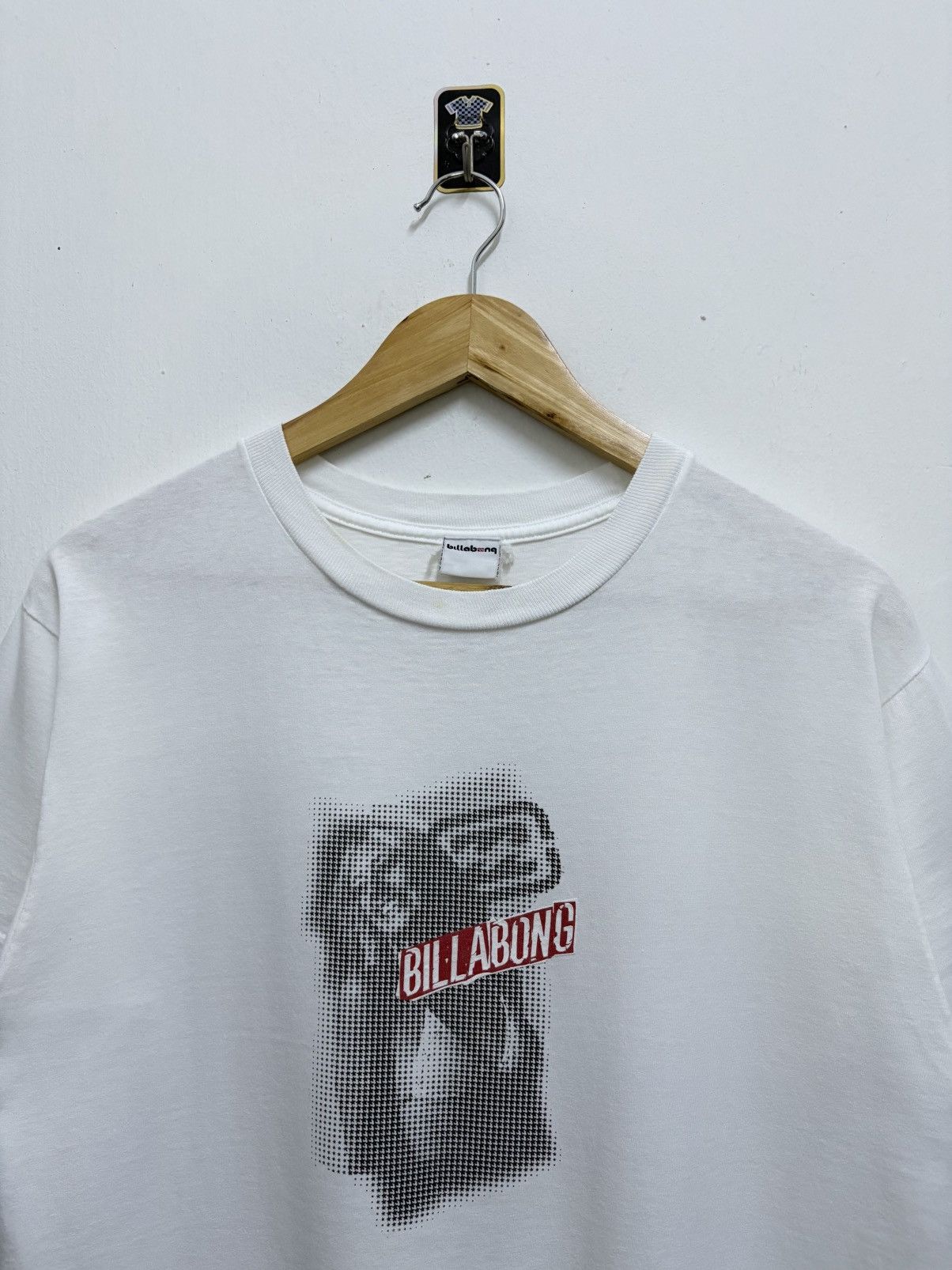 POP MAGAZINE 2000's Billabong Surfer - Lilliana Bowrey Model T-Shirt Size US M / EU 48-50 / 2 - 3 Thumbnail