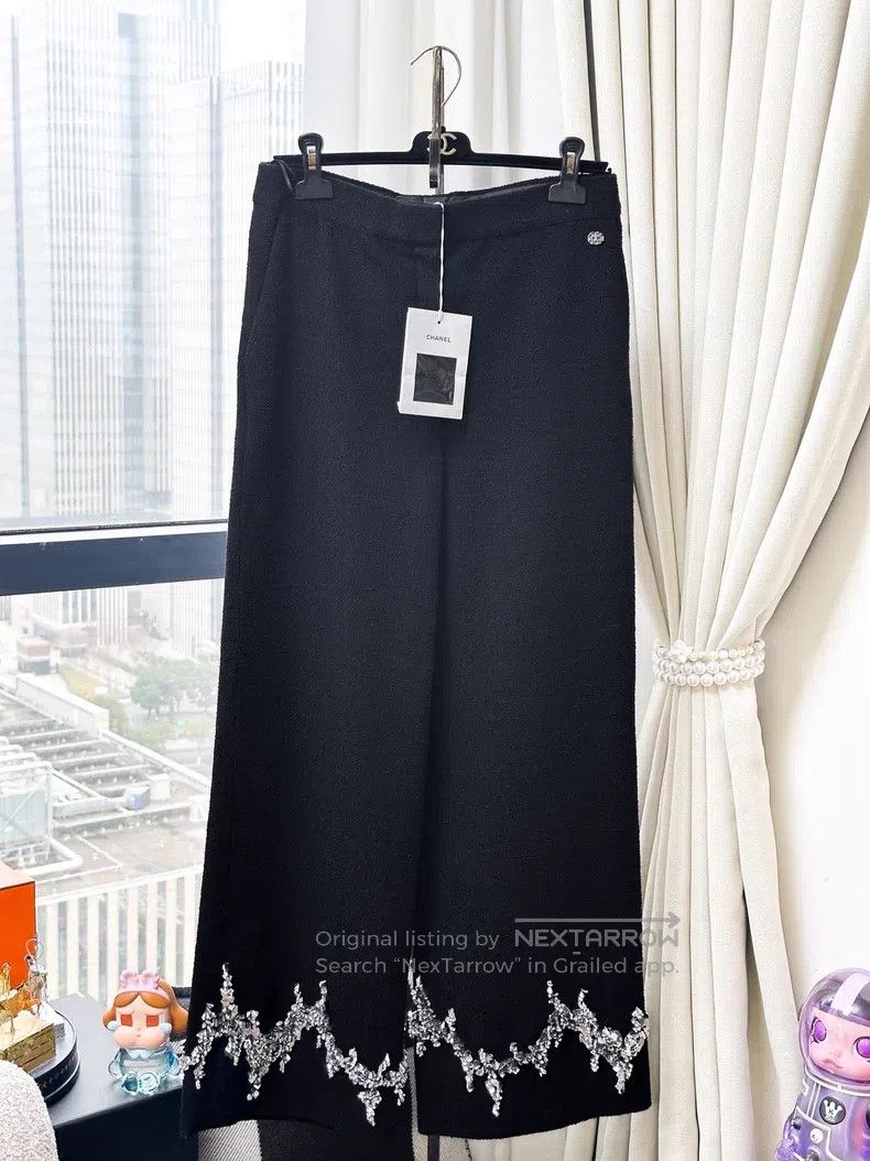 Chanel Chanel Black water-matched ripple silver sequin embroidery Size 25" / US 0 / IT 36 - 1 Thumbnail