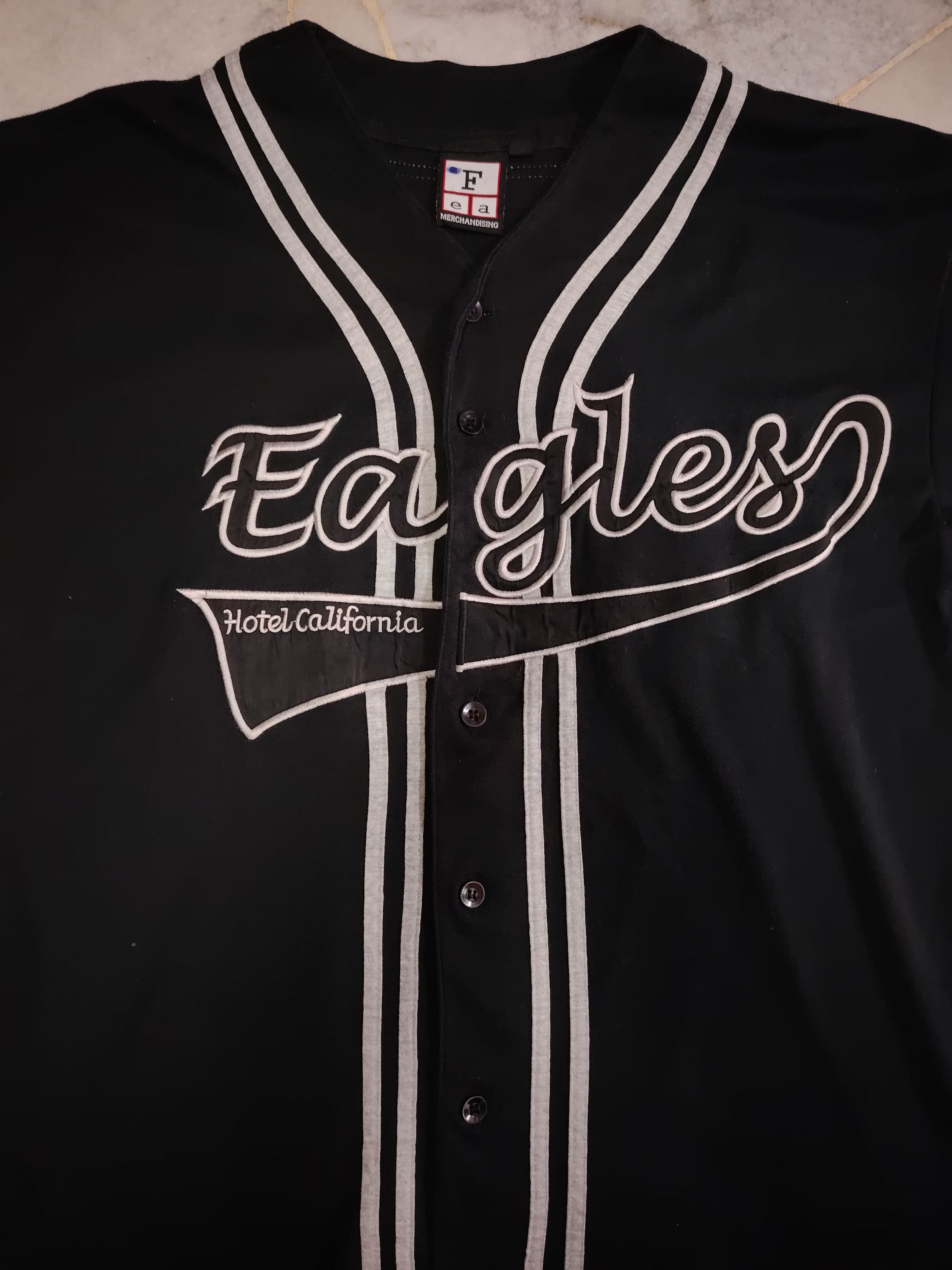 Band Tees × Vintage Vintage Eagles Hotel California 2001 Tour Baseball Jersey Size US L / EU 52-54 / 3 - 5 Thumbnail
