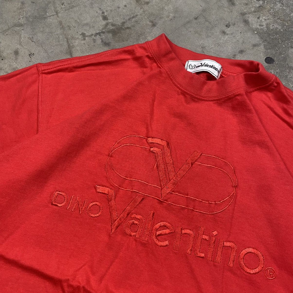 Designer × Valentino 90s Dino Valentino Embroidery Big Logo Tee Size US L / EU 52-54 / 3 - 2 Thumbnail