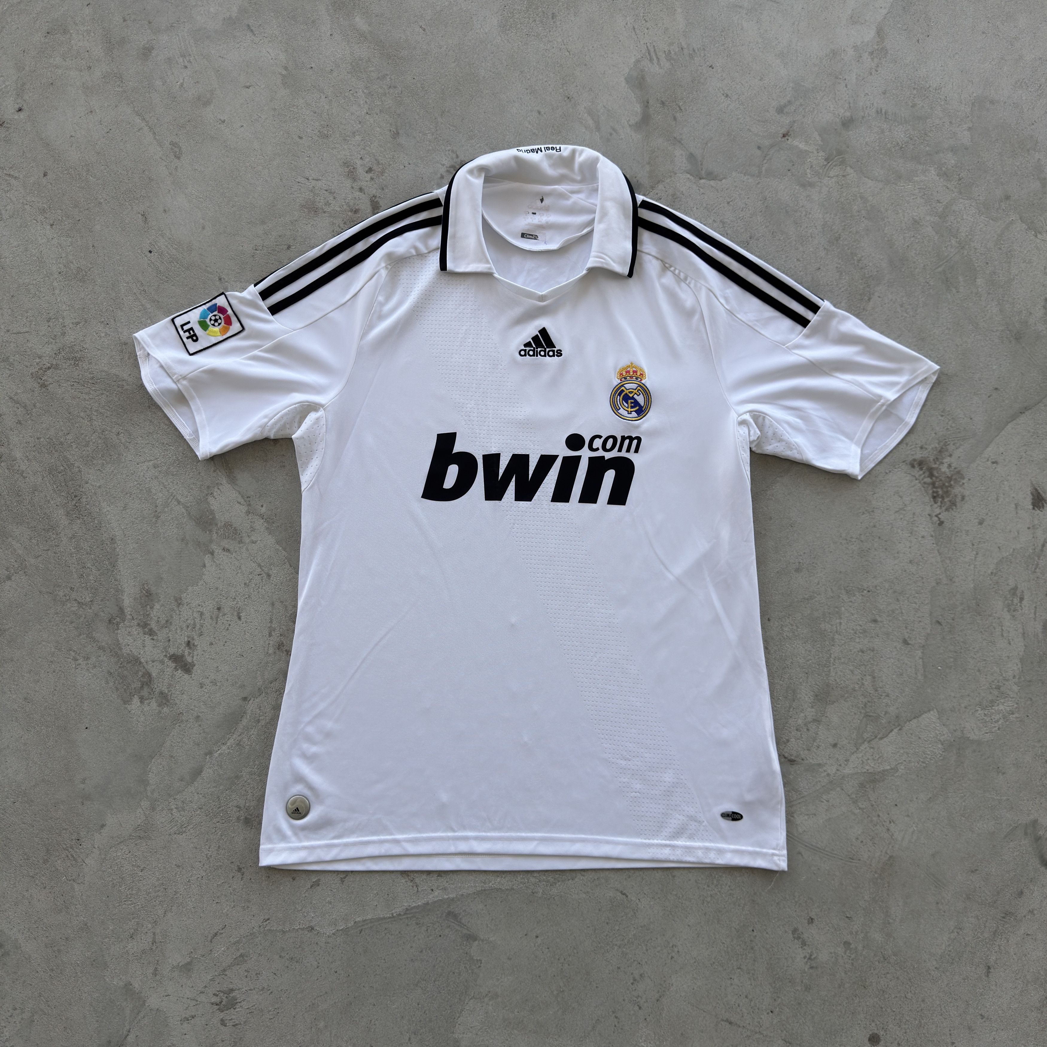 Adidas Adidas Real Madrid 2009 2010 Home Football Jersey Size L Size US L / EU 52-54 / 3 - 1 Thumbnail