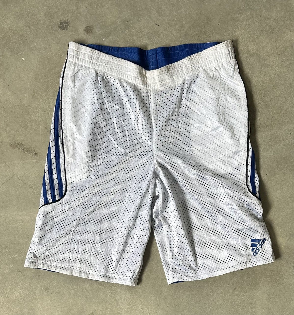 Adidas VINTAGE ADIDAS REVERSIBLE BASKETBALL SHORT Size US 34 / EU 50 - 1 Thumbnail