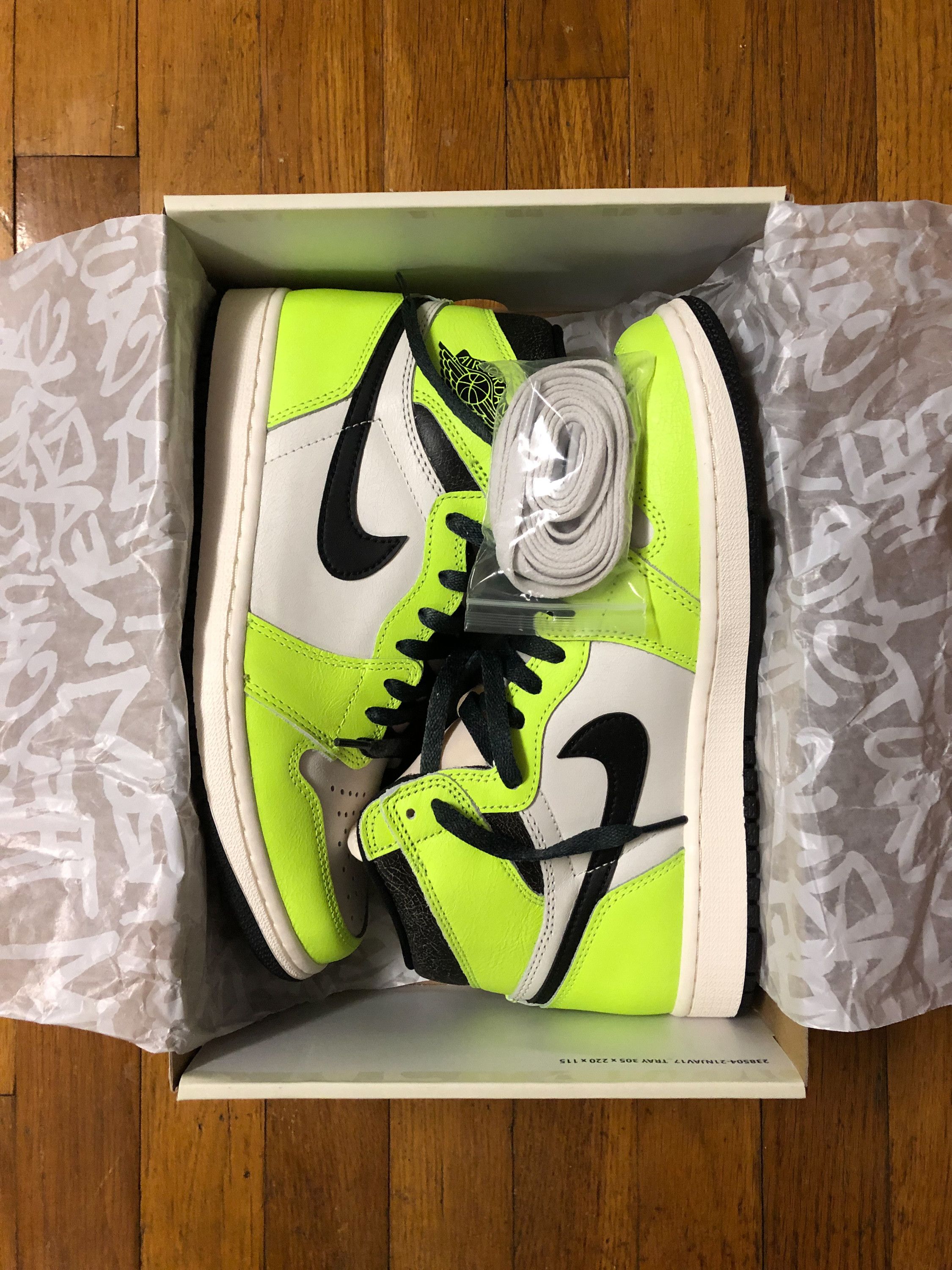Nike *NEW* Nike Air Jordan 1 High OG Volt Visionaire sz 9 Size US 9 / EU 42 - 1 Thumbnail