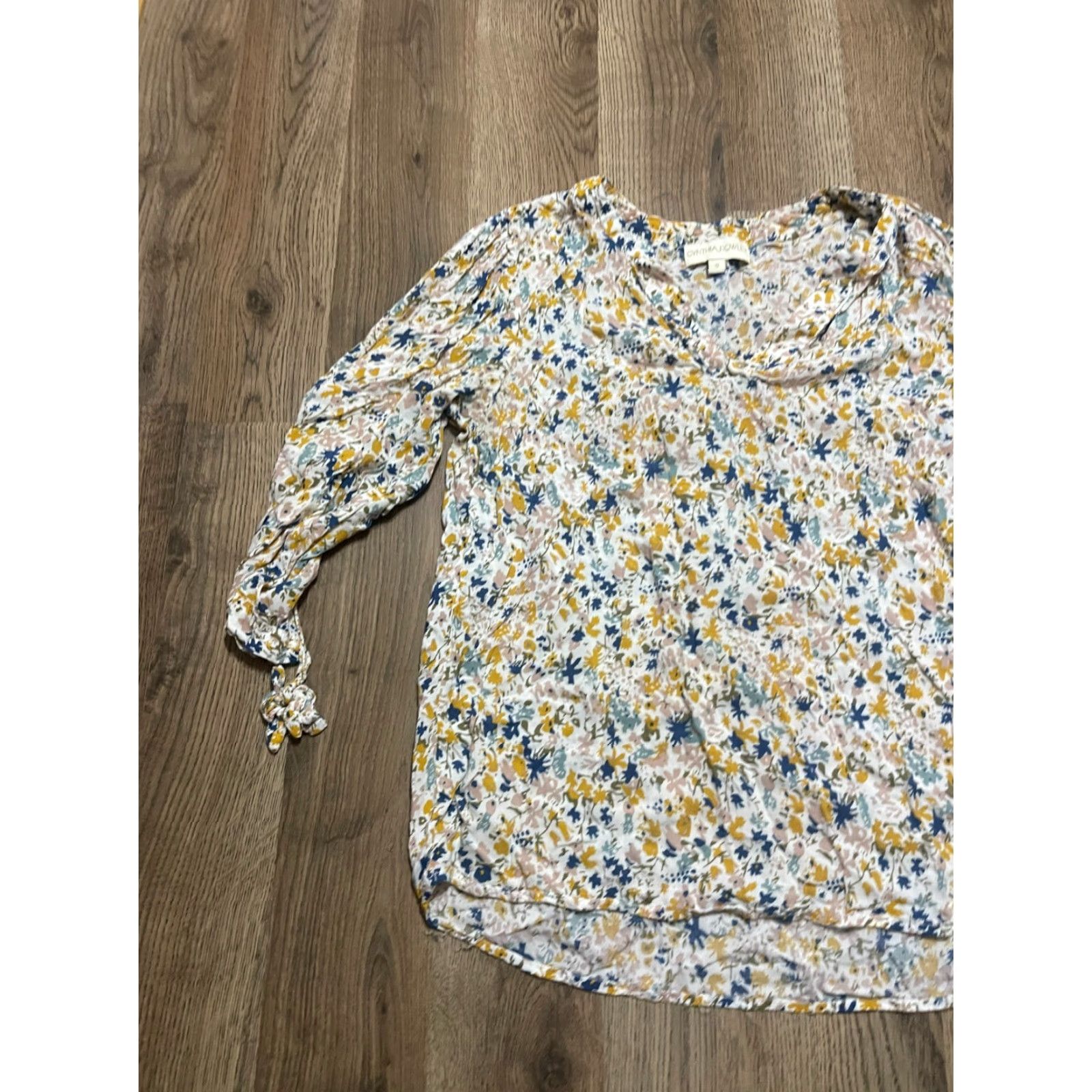 Cynthia Rowley Cynthia Rowley Shirt Women's Size Small Floral V-neck 3/4 Sleeve Multicolor Casual T-Shirt Womens Size S / US 4 / IT 40 - 3 Thumbnail