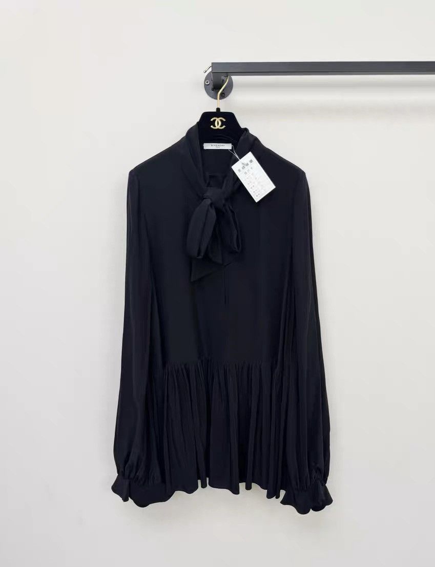 Givenchy Givenchy silk shirt Size M / US 6-8 / IT 42-44 - 1 Thumbnail