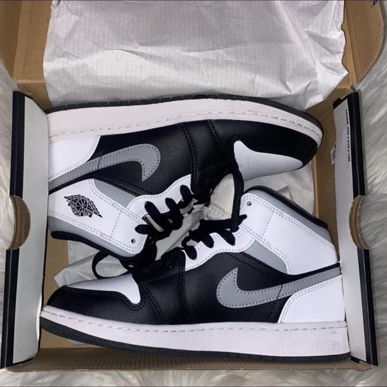 Jordan Brand Air Jordan 1 mid WHITE SHADOW Size US 5 / EU 37 - 1 Thumbnail