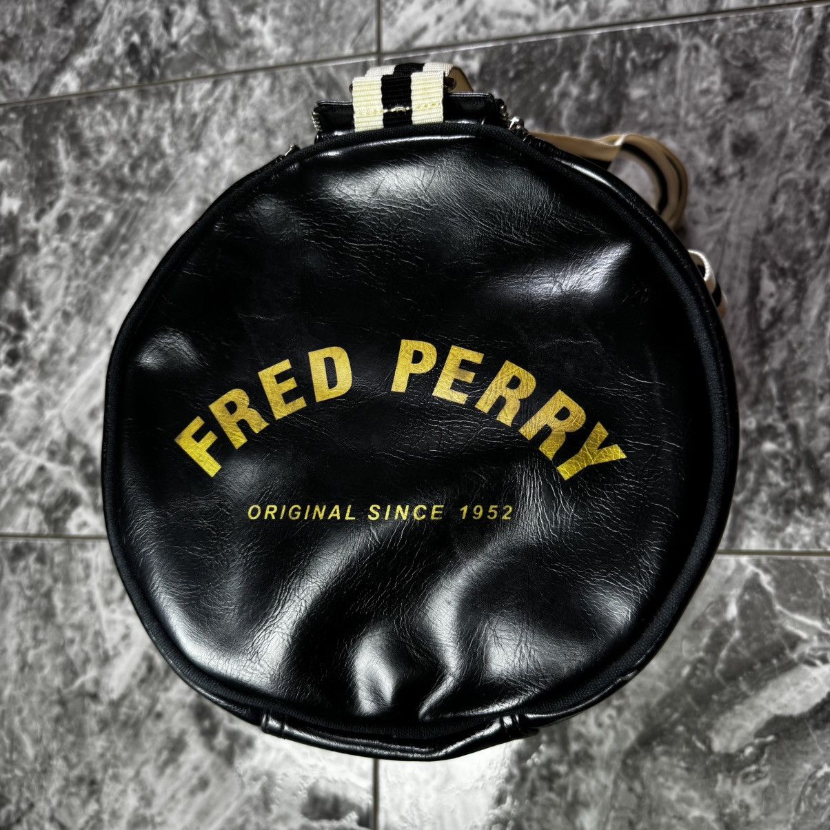 Fred Perry FRED PERRY CLASSIC BARREL BAG - BLACK/WHITE Size ONE SIZE - 4 Thumbnail